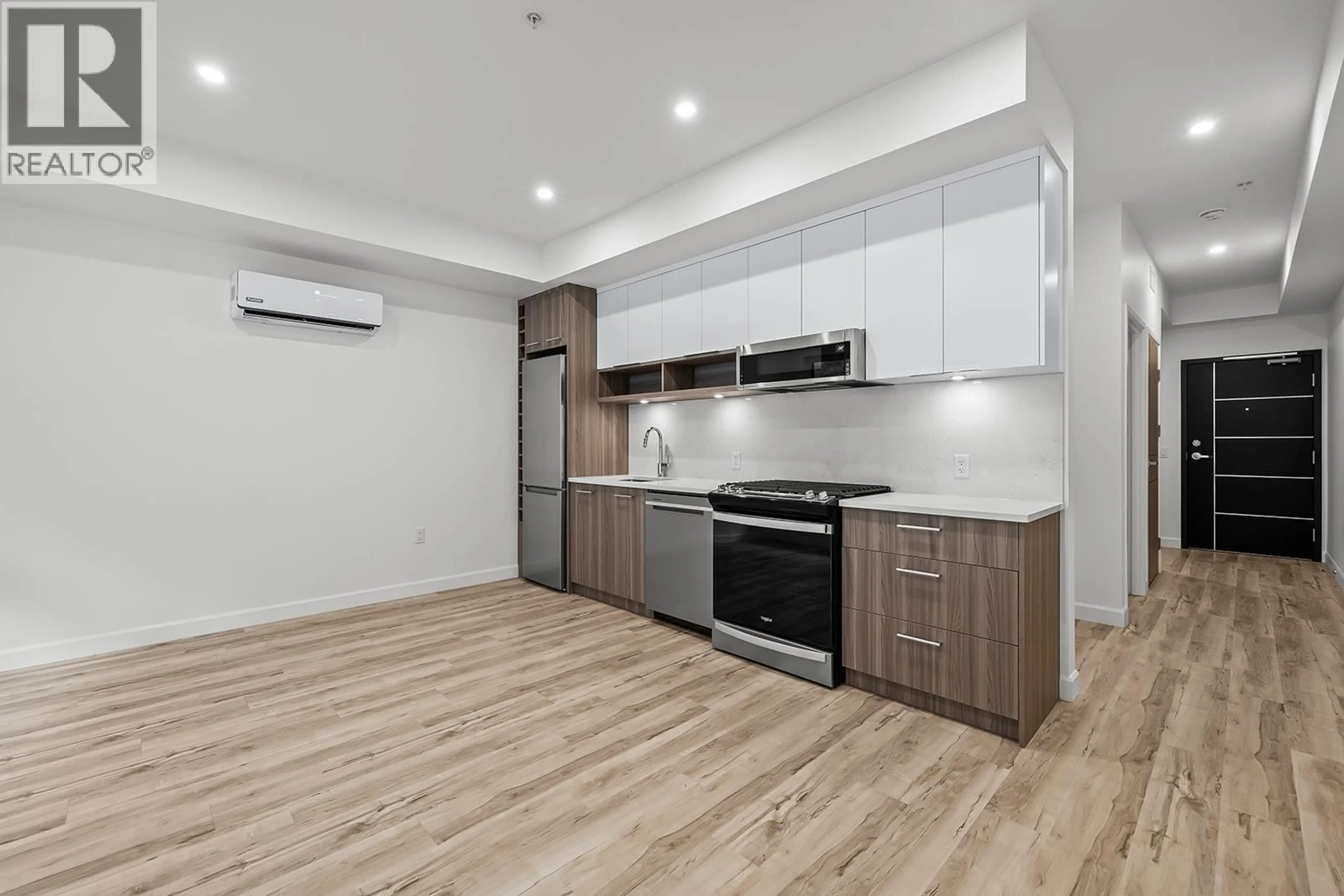 Standard kitchen, wood/laminate floor for 415 - 630 BOYNTON PLACE, Kelowna British Columbia V1V3B8