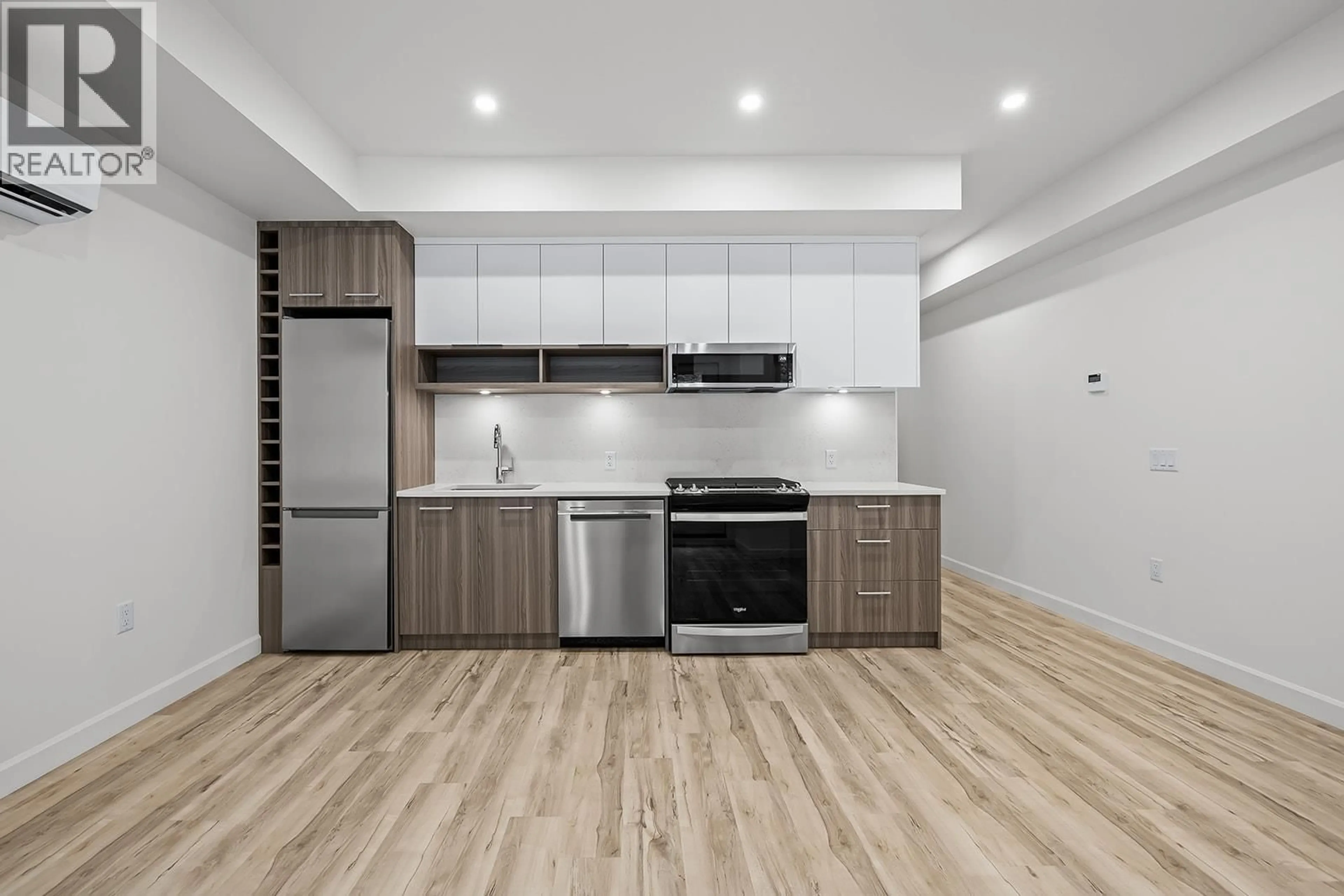 Standard kitchen, wood/laminate floor for 415 - 630 BOYNTON PLACE, Kelowna British Columbia V1V3B8