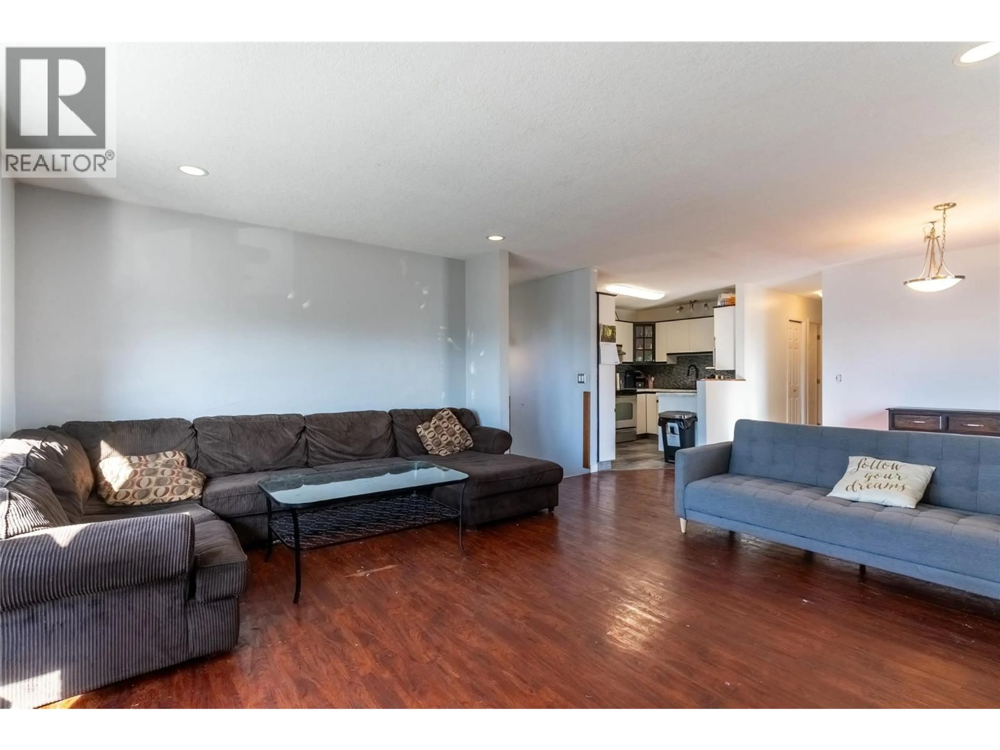 Living room with furniture, wood/laminate floor for 881 EVERGREEN PLACE, Kamloops British Columbia V2B5M7