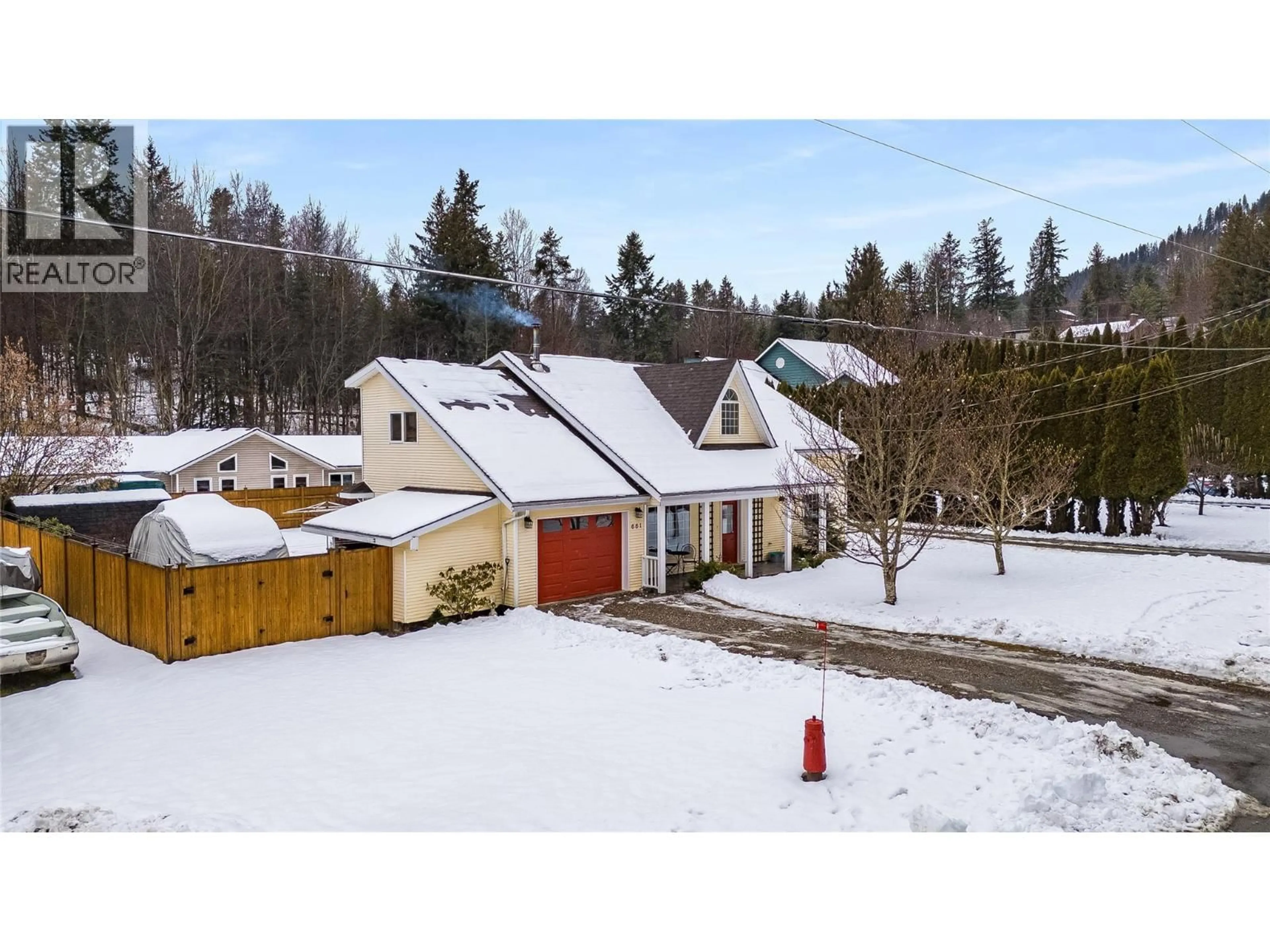 A pic from outside/outdoor area/front of a property/back of a property/a pic from drone, street for 661 C AVENUE, Kaslo British Columbia V0G1M0