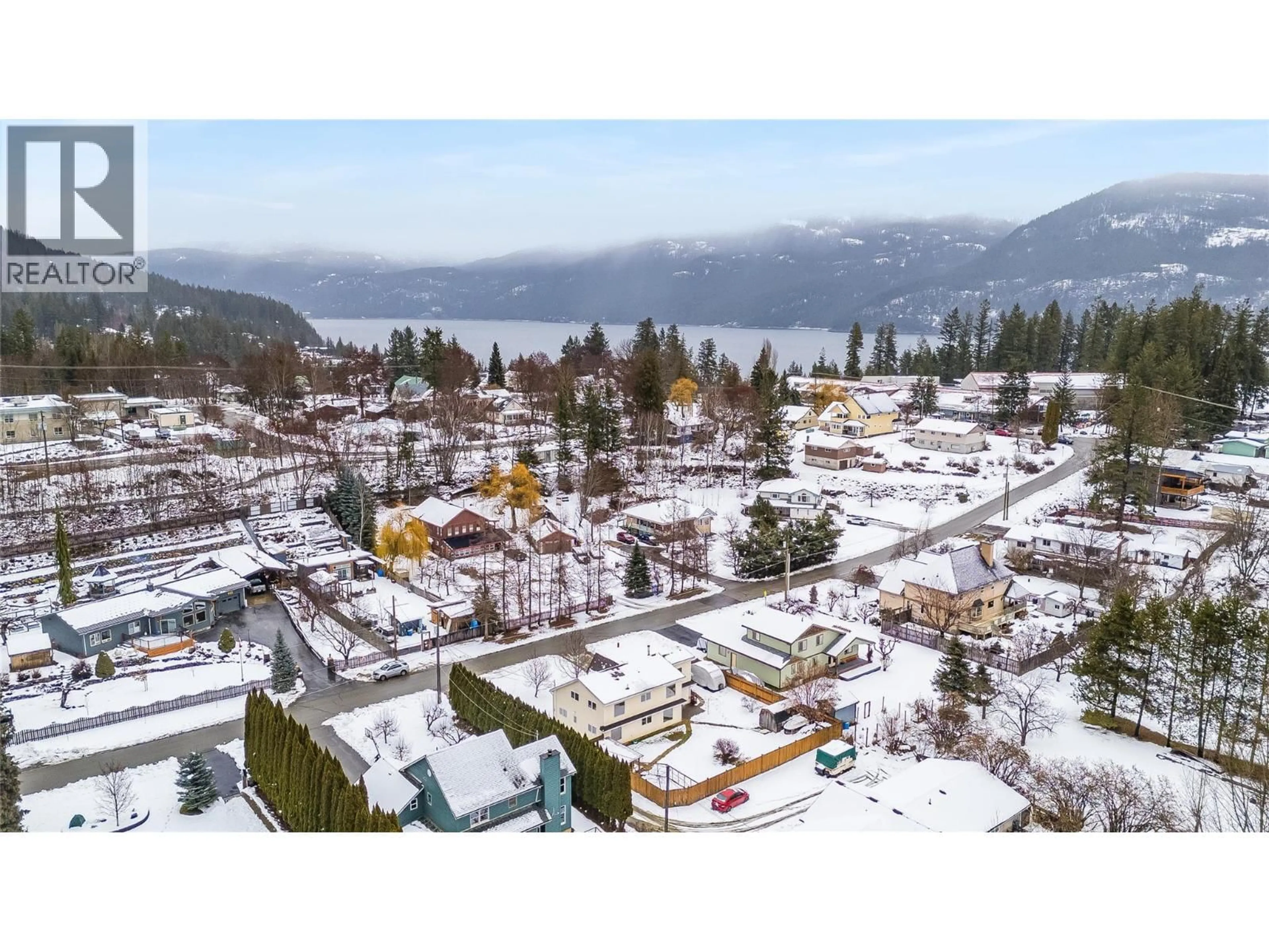 A pic from outside/outdoor area/front of a property/back of a property/a pic from drone, mountain view for 661 C AVENUE, Kaslo British Columbia V0G1M0