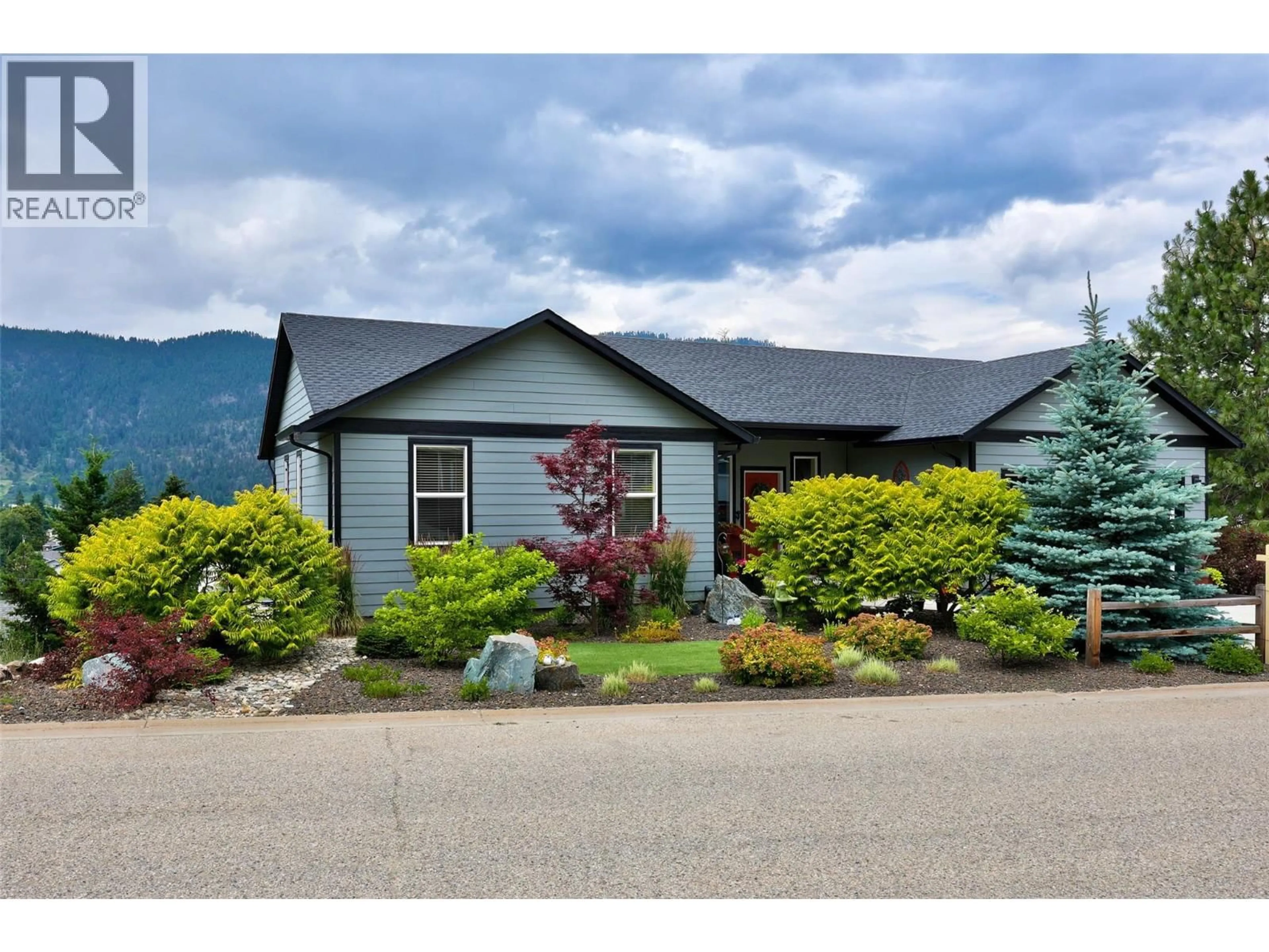 Home with vinyl exterior material, mountain view for 1200 MONTGOMERY PLACE, Chase British Columbia V0E1M0