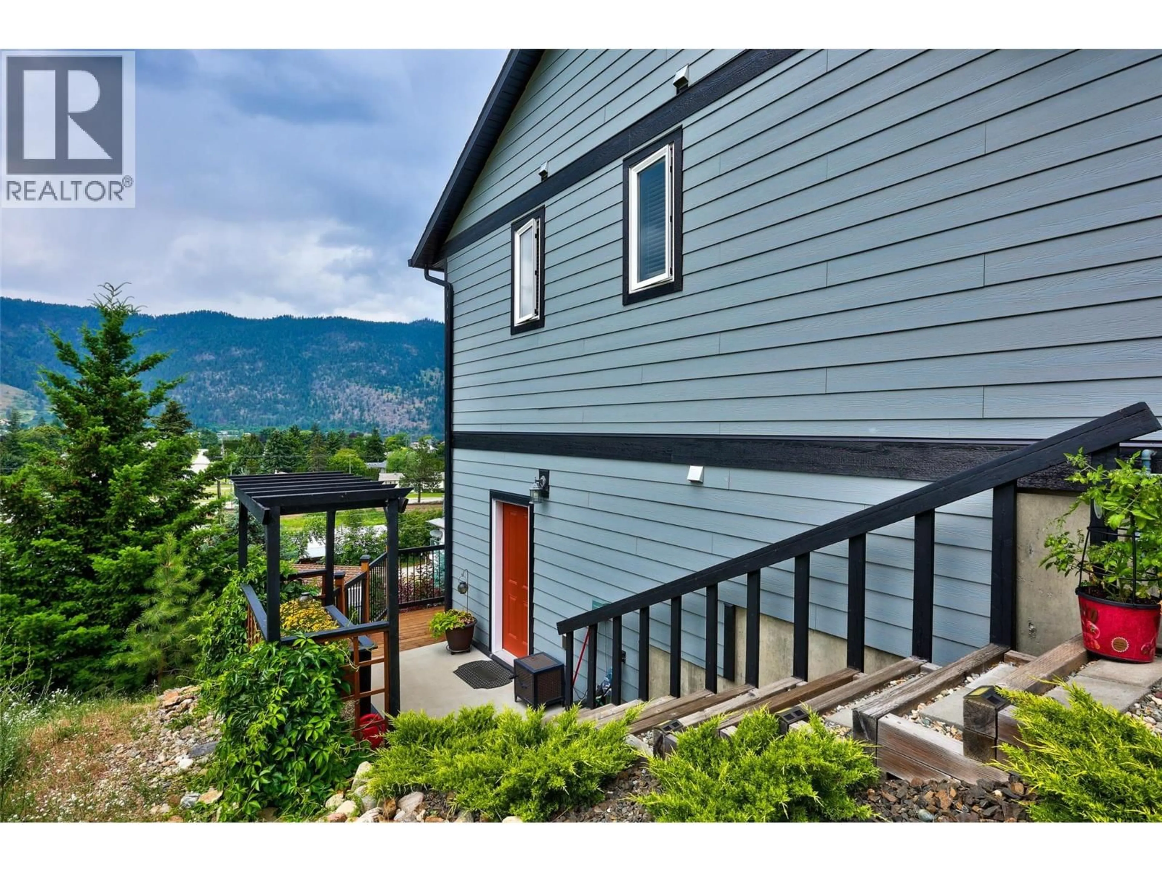 Home with vinyl exterior material, mountain view for 1200 MONTGOMERY PLACE, Chase British Columbia V0E1M0