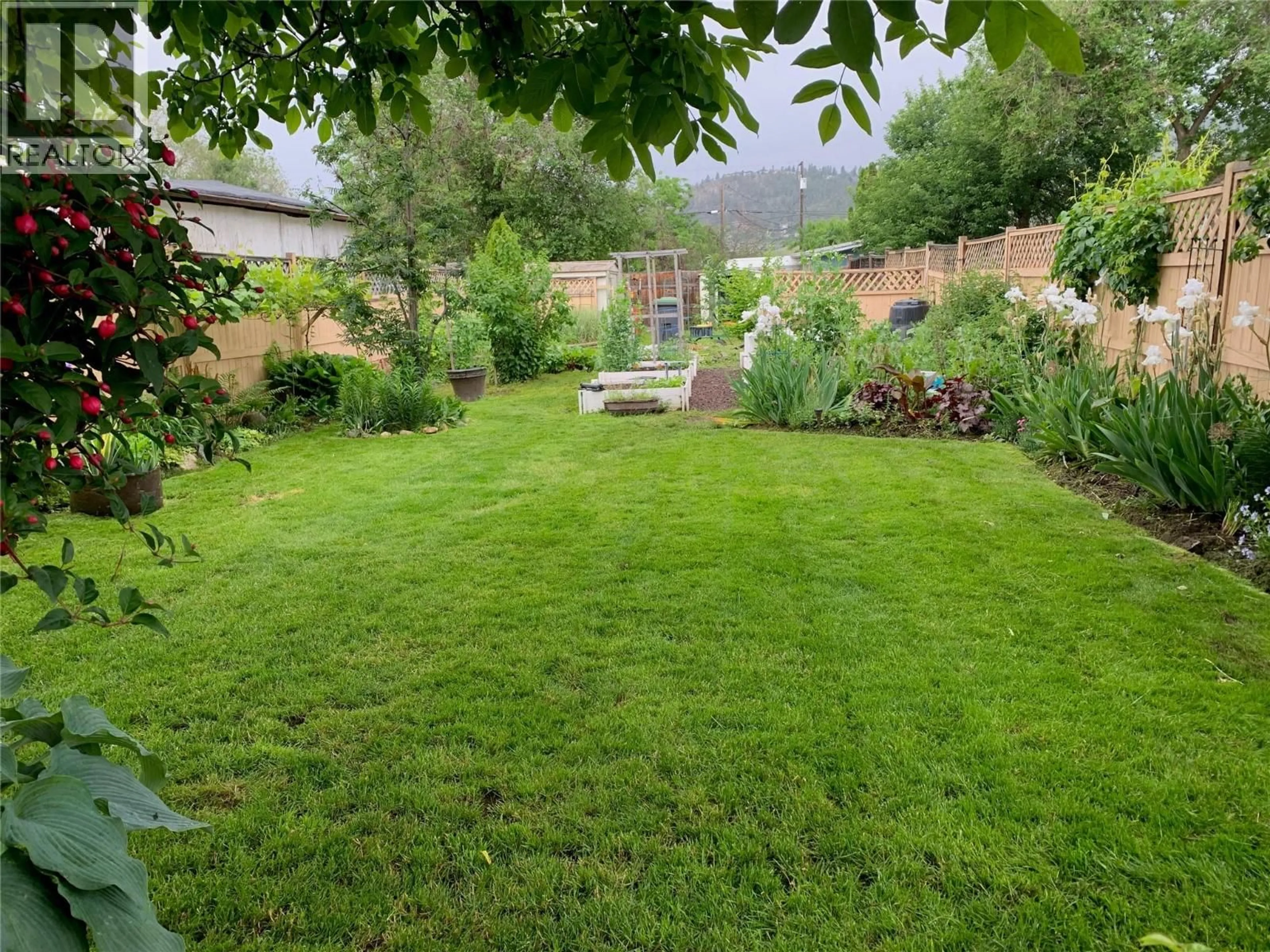 A pic from outside/outdoor area/front of a property/back of a property/a pic from drone, street for 430 FLEMING ROAD, Kelowna British Columbia V1X3Z3