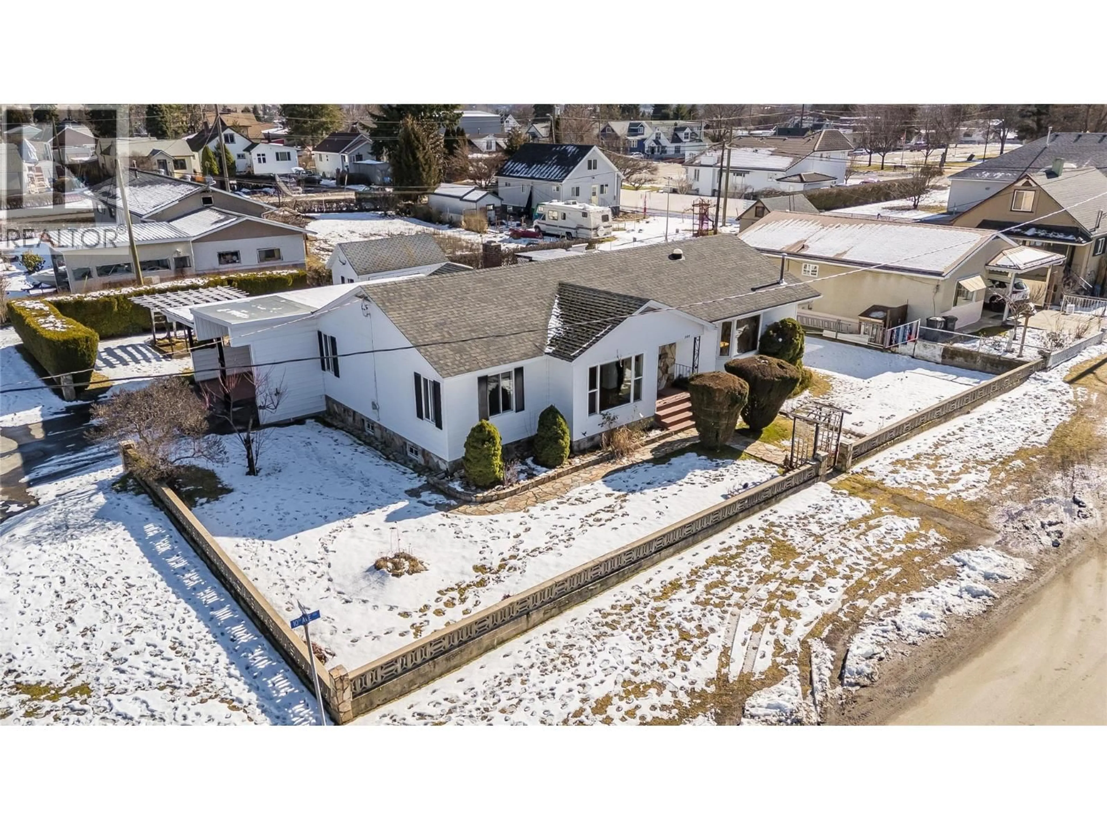 A pic from outside/outdoor area/front of a property/back of a property/a pic from drone, street for 101 10TH AVENUE, Castlegar British Columbia V1N1J9