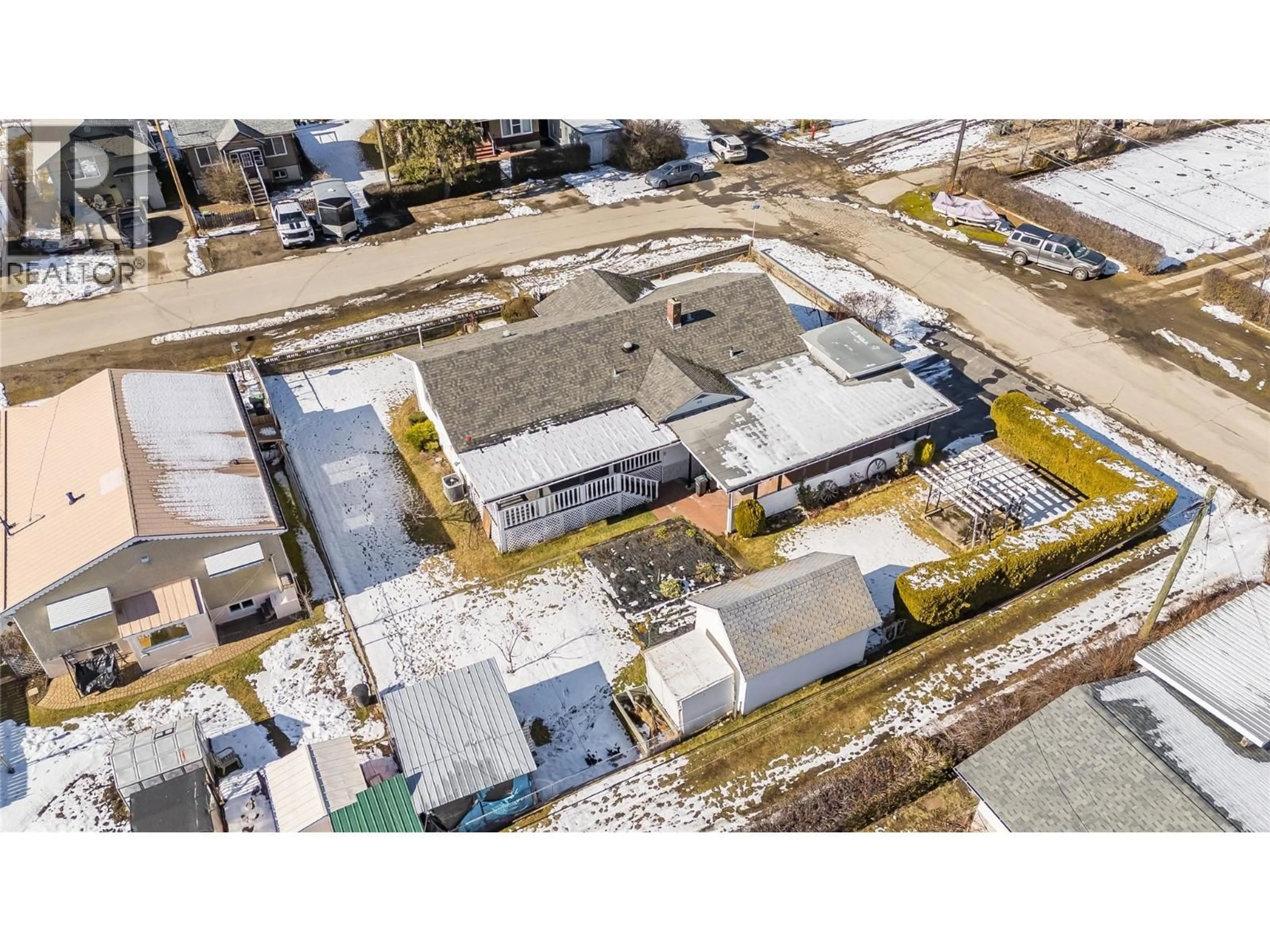 A pic from outside/outdoor area/front of a property/back of a property/a pic from drone, building for 101 10TH AVENUE, Castlegar British Columbia V1N1J9