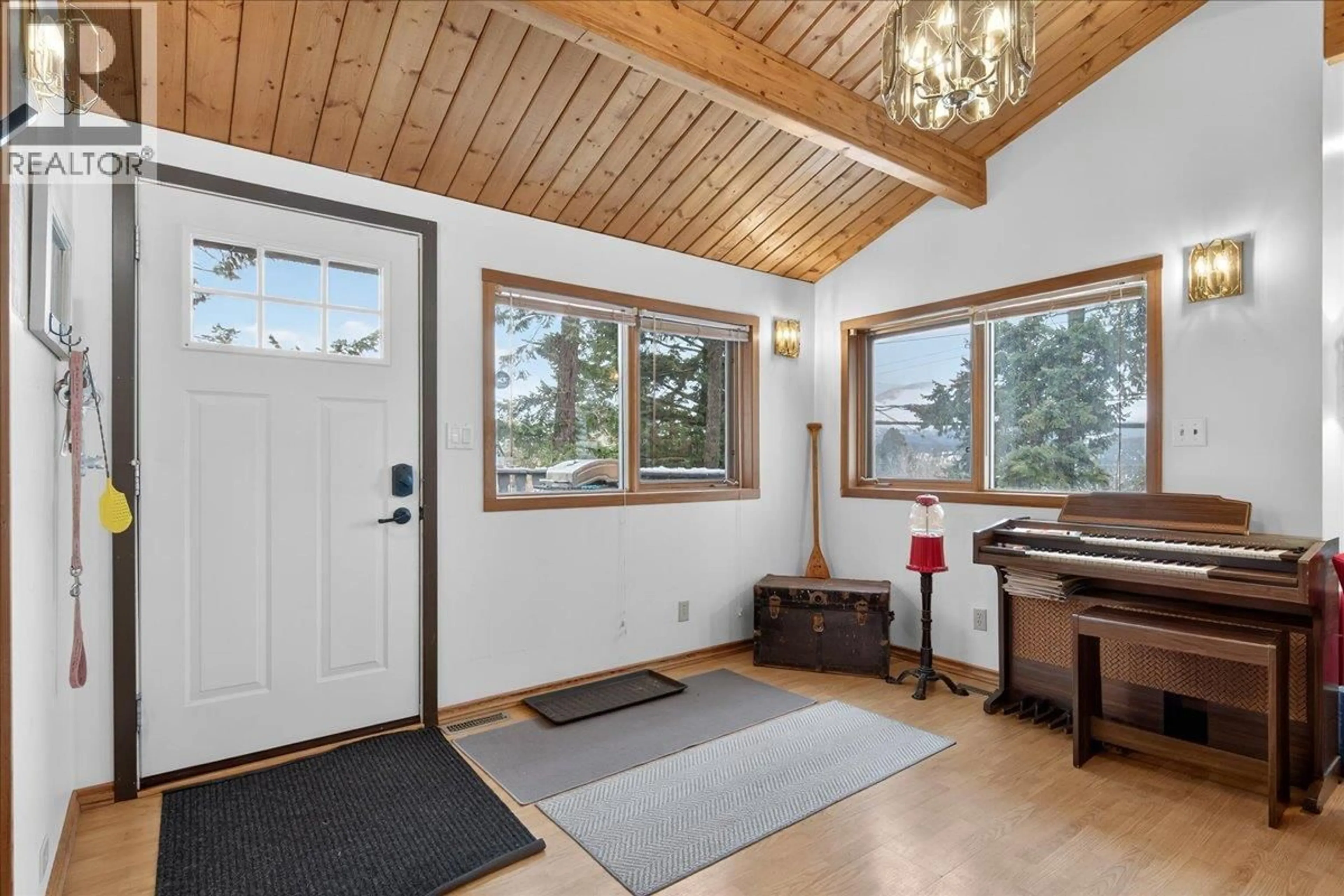 Indoor entryway for 5024 HOT SPRINGS ROAD, Fairmont Hot Springs British Columbia V0B1L1