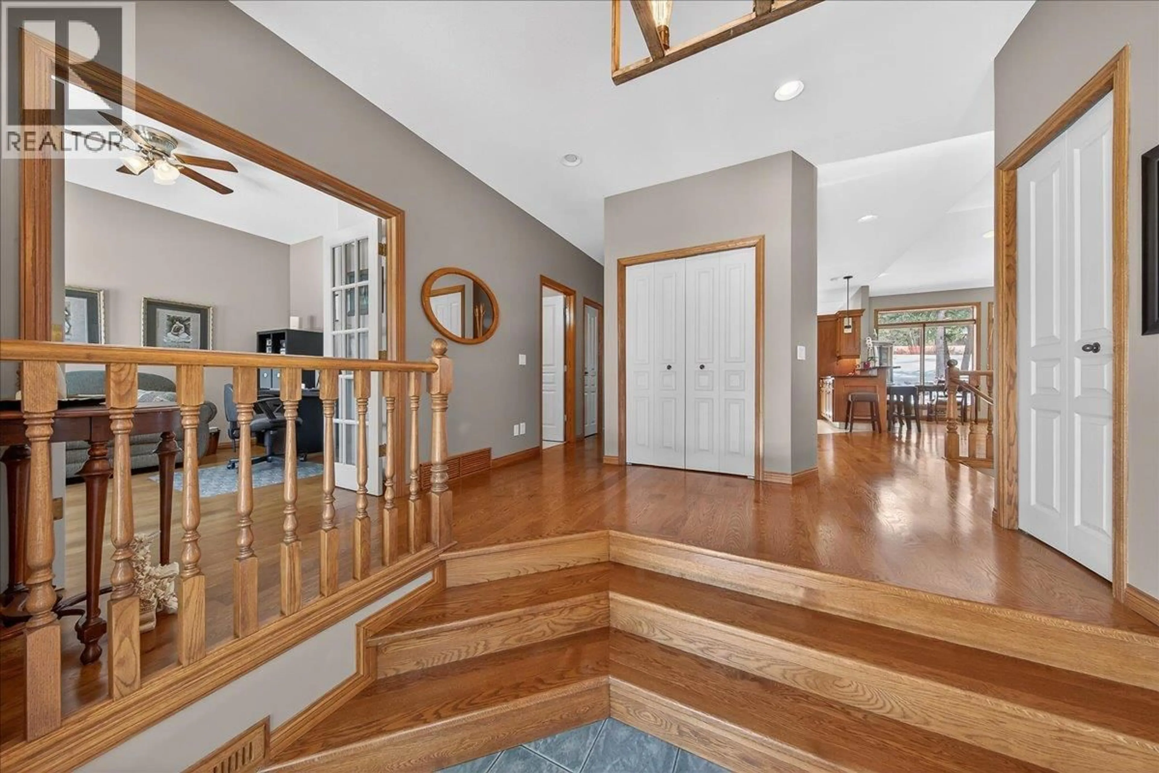 Indoor foyer for 5132 RIVERVIEW CRESCENT, Fairmont Hot Springs British Columbia V0B1L1