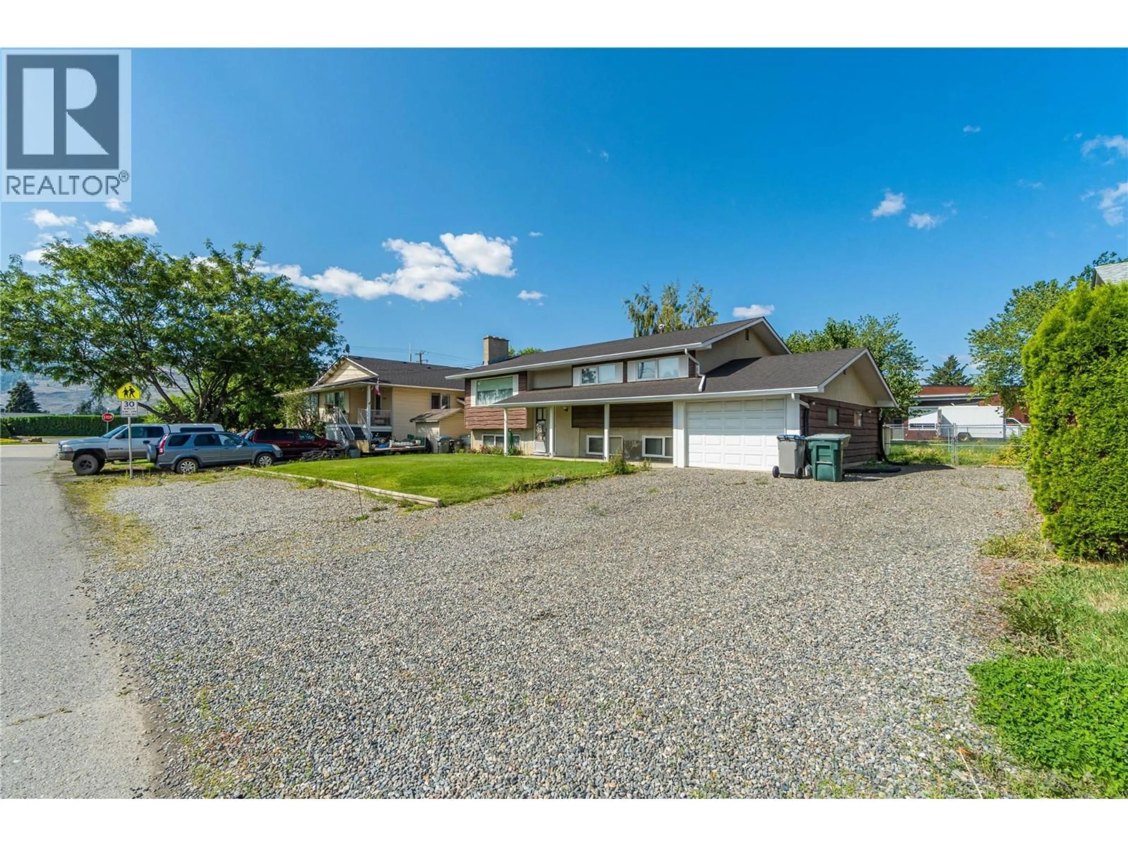 A pic from outside/outdoor area/front of a property/back of a property/a pic from drone, street for 1118 CHATEAU STREET, Kamloops British Columbia V2B5R4