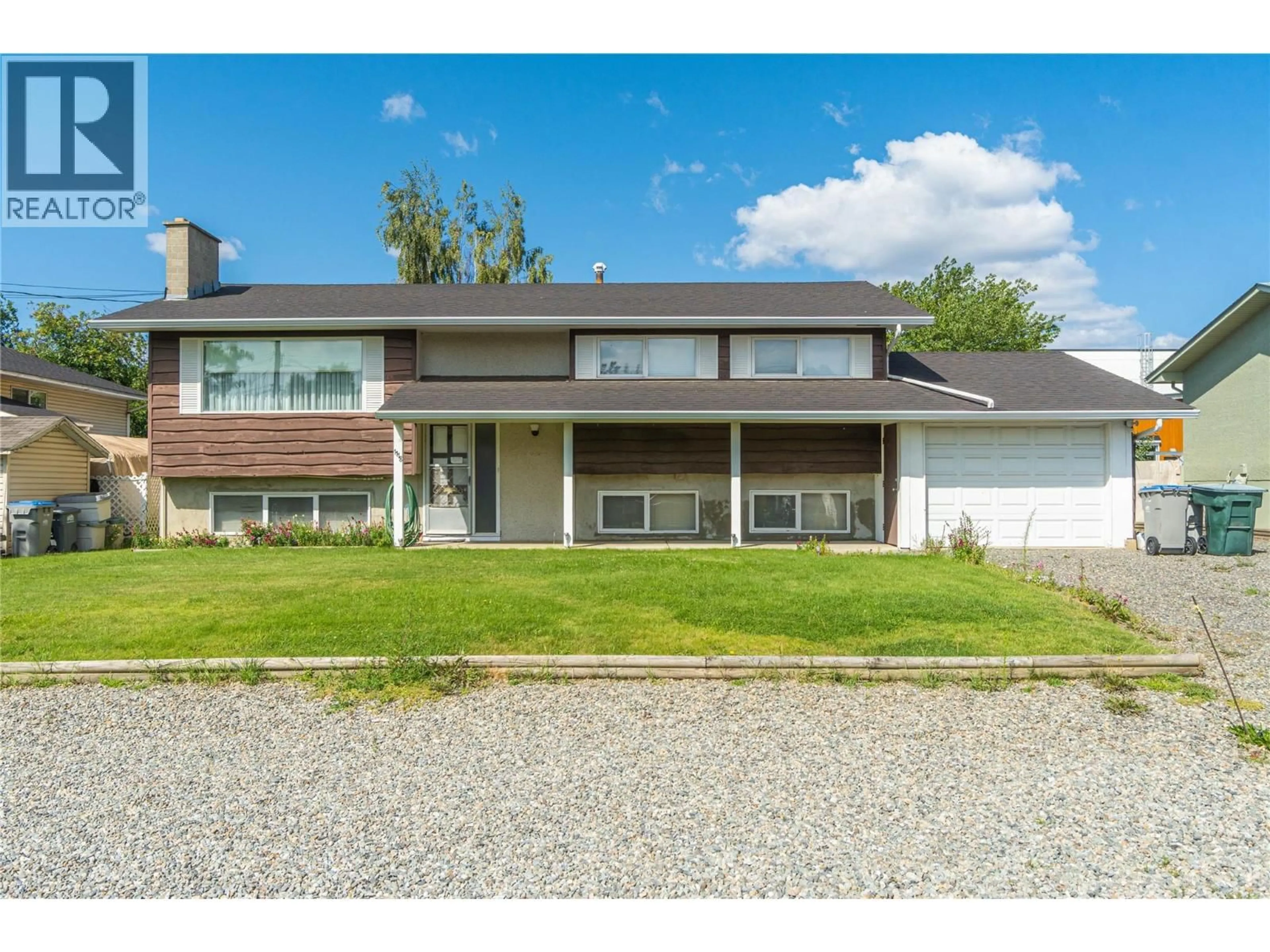 Home with vinyl exterior material, street for 1118 CHATEAU STREET, Kamloops British Columbia V2B5R4