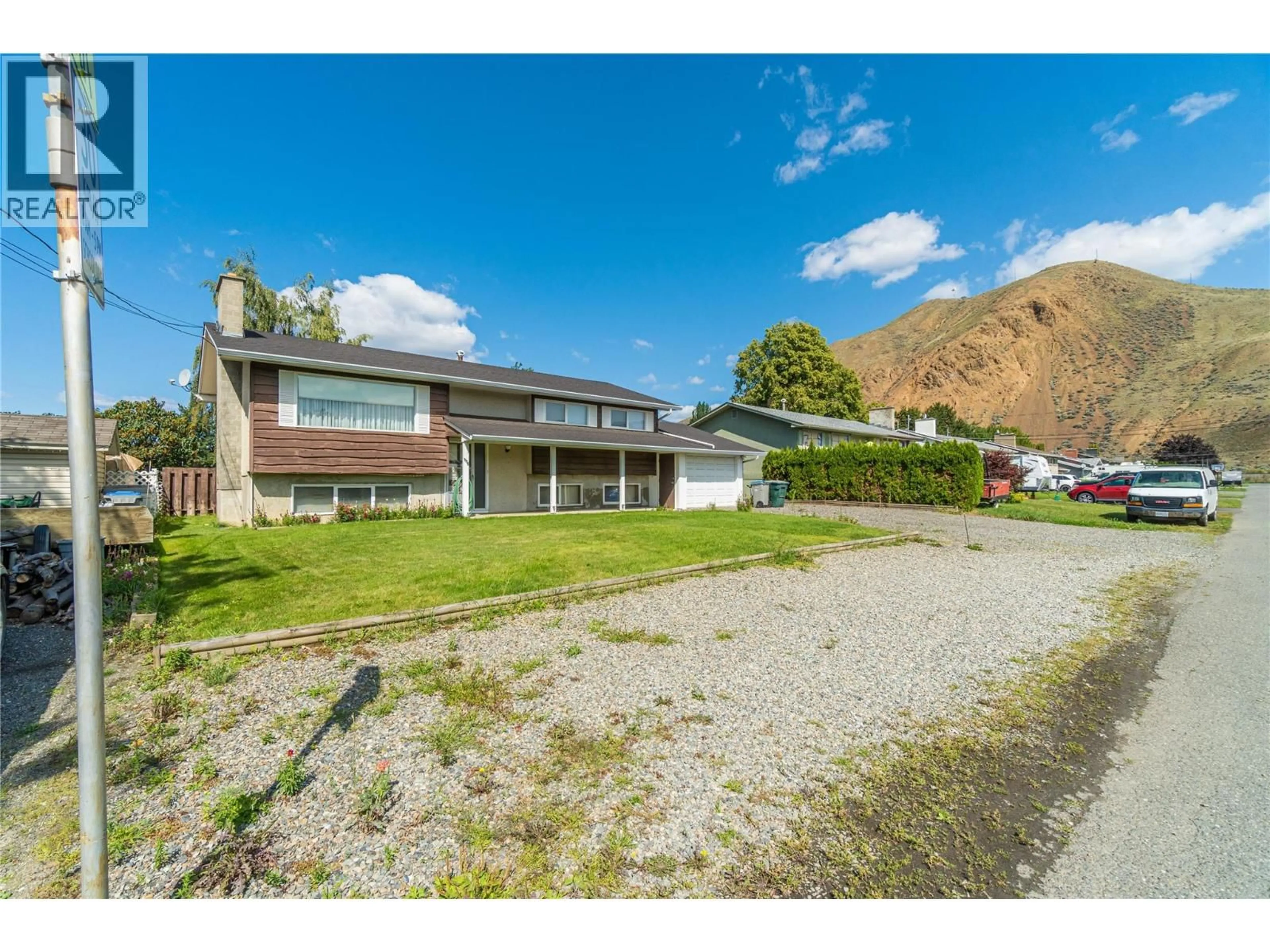A pic from outside/outdoor area/front of a property/back of a property/a pic from drone, street for 1118 CHATEAU STREET, Kamloops British Columbia V2B5R4