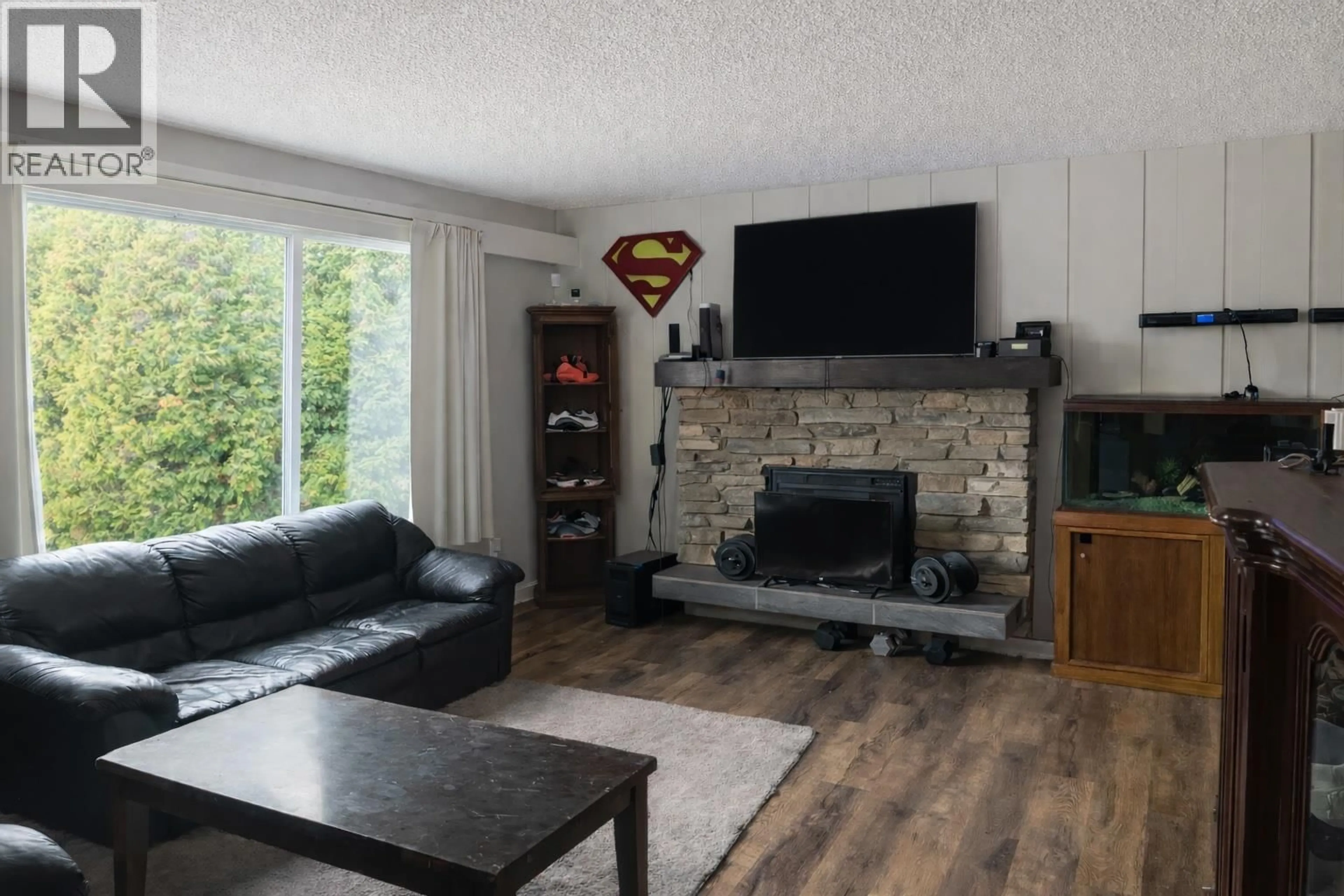 Living room with furniture, wood/laminate floor for 385 PERTH ROAD, Kelowna British Columbia V1X3R5