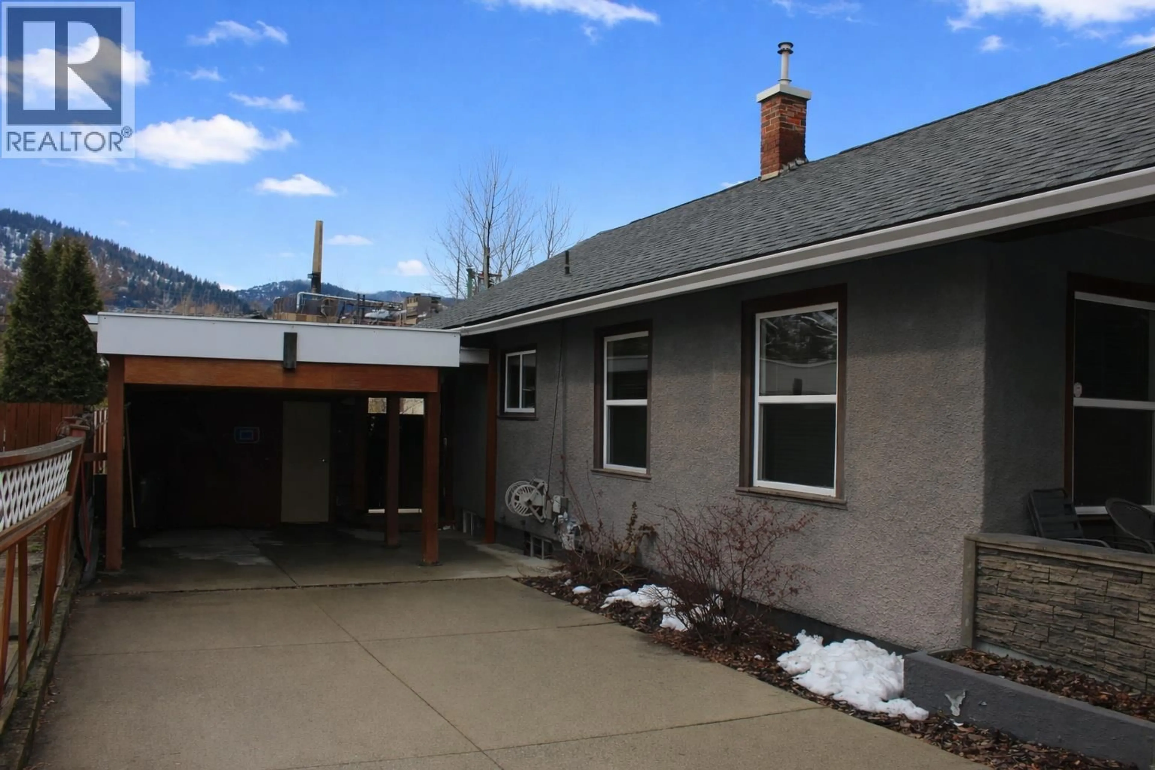 Home with vinyl exterior material, unknown for 1360 SECOND AVENUE, Trail British Columbia V1R6P6