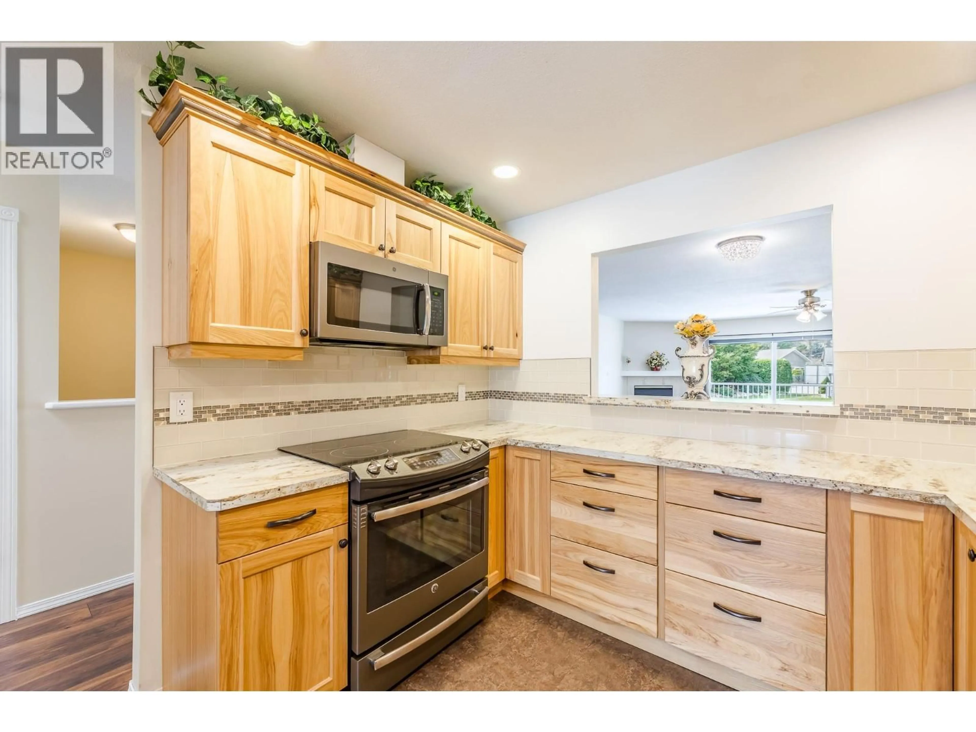 Standard kitchen, ceramic/tile floor for 10 - 11121 SCOTT STREET, Summerland British Columbia V0H1Z0