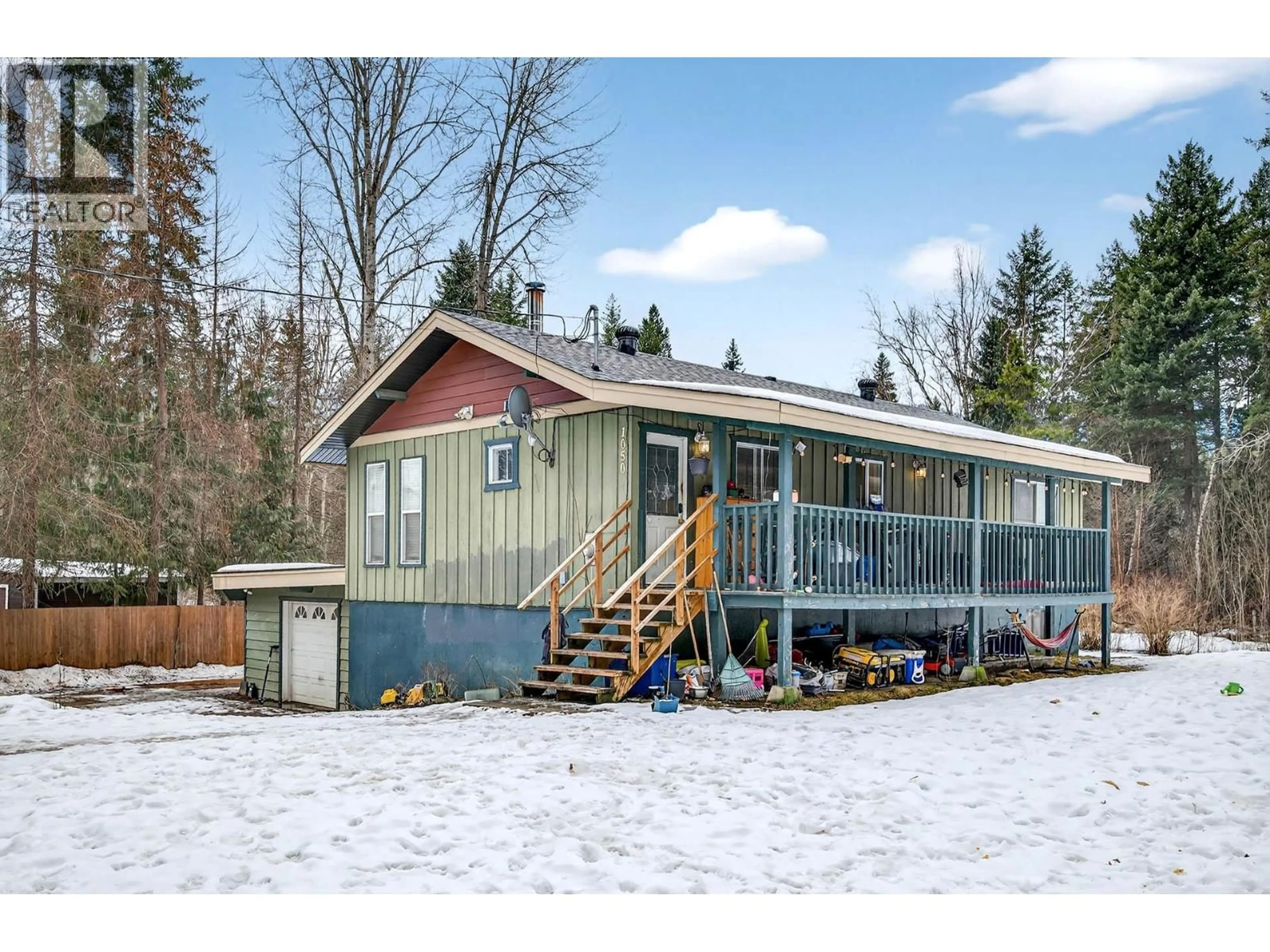 Home with vinyl exterior material, building for 1050 SCOTT DRIVE, Clearwater British Columbia V0E1N2