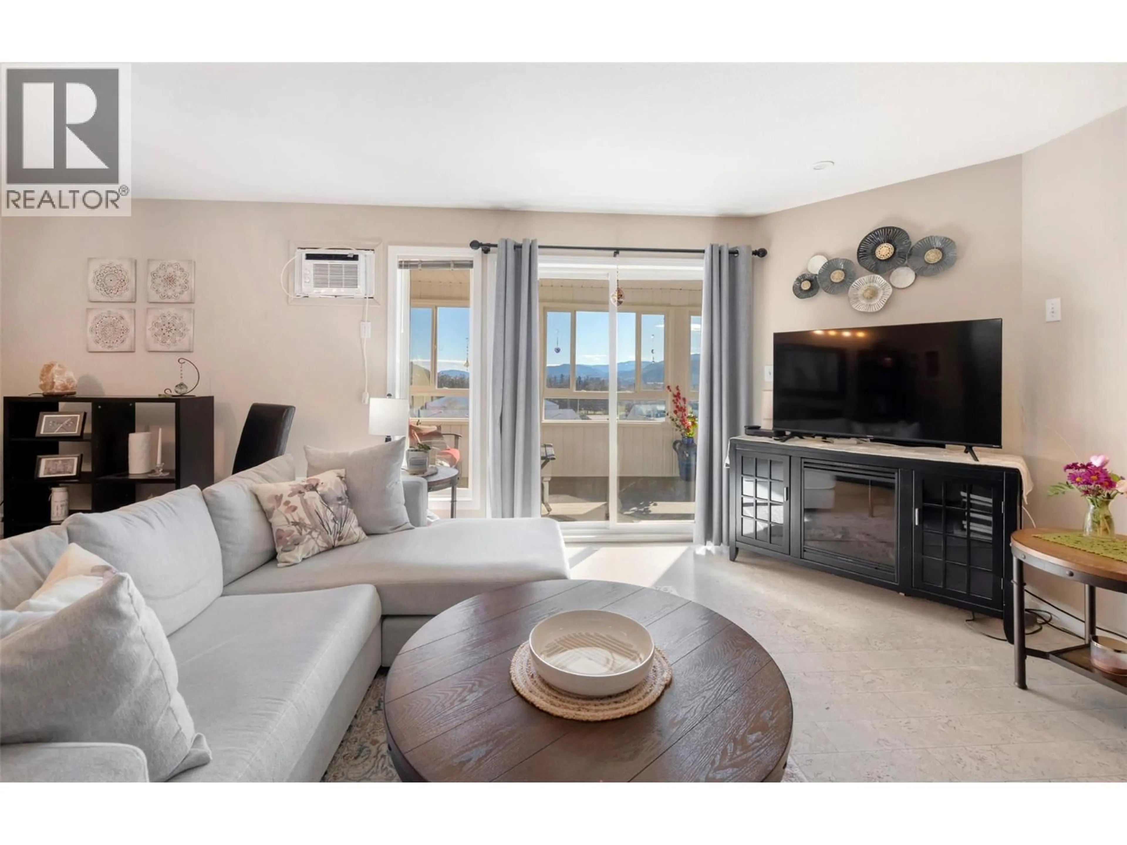 Living room with furniture, ceramic/tile floor for 405 - 2401 SOUTH MAIN STREET, Penticton British Columbia V2A5J1