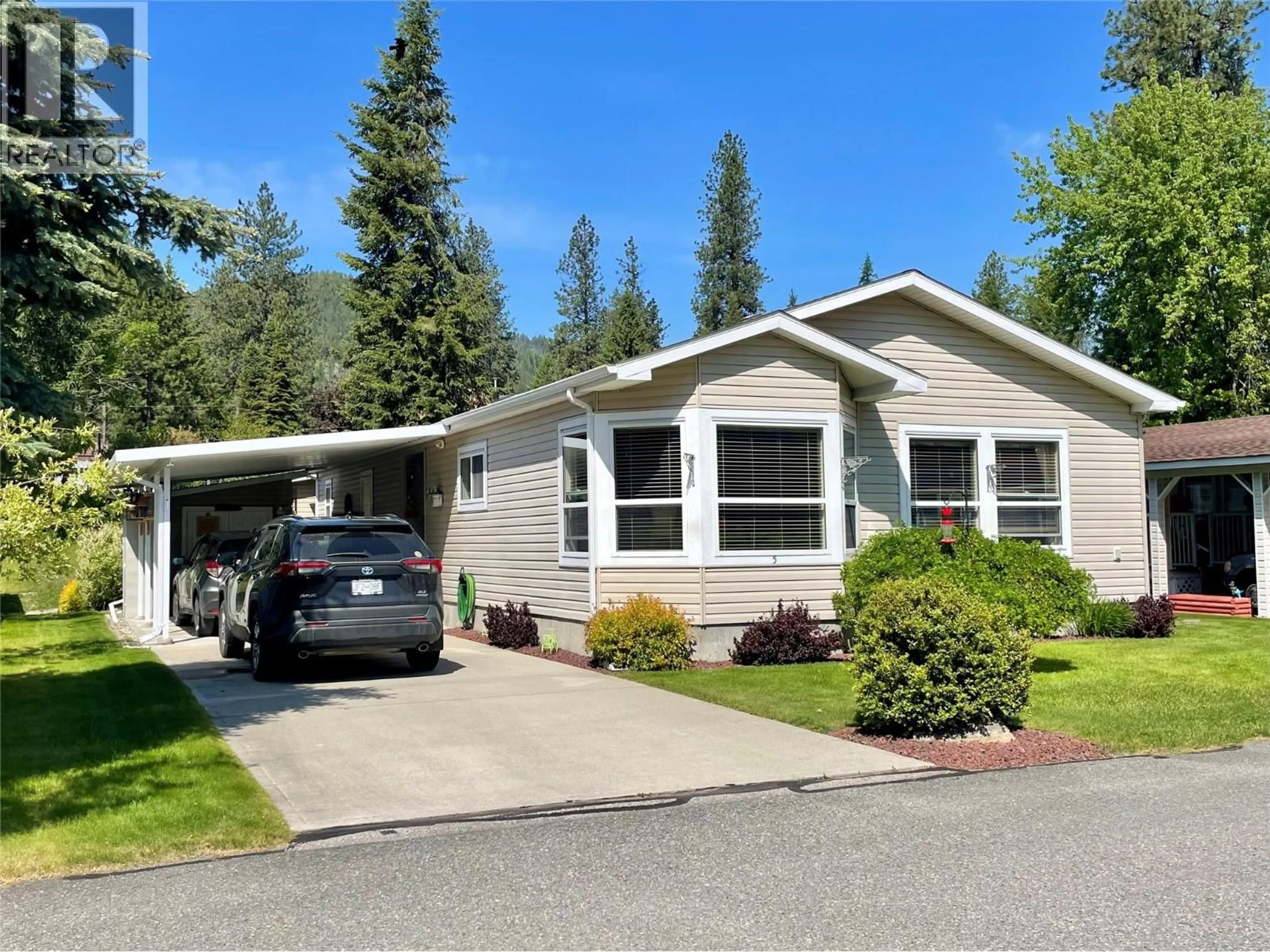 Home with vinyl exterior material, street for 5 - 1500 NEIMI ROAD, Christina Lake British Columbia V0H1H2