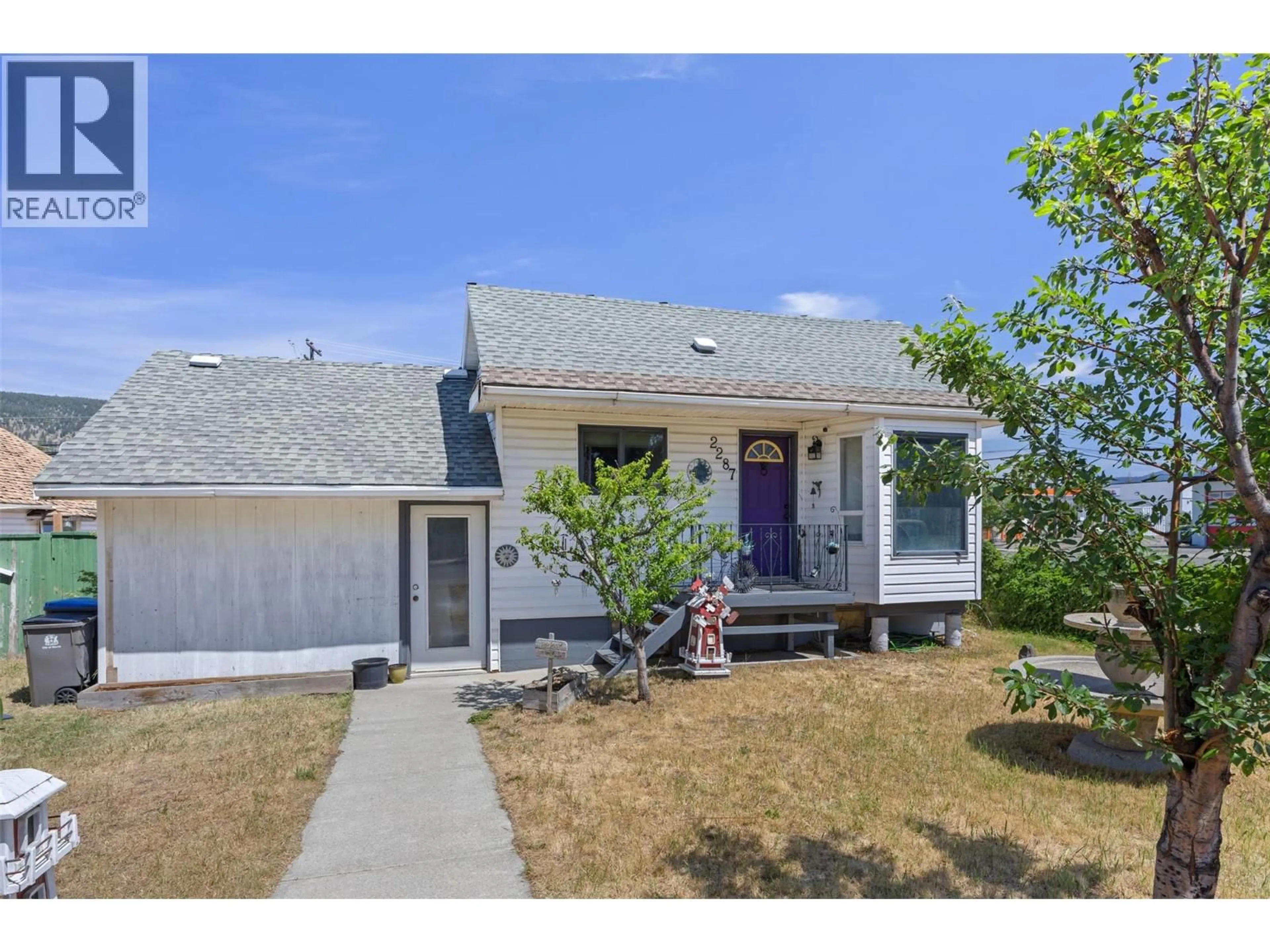 Home with vinyl exterior material, street for 2287 GRANITE AVENUE, Merritt British Columbia V1K1B8