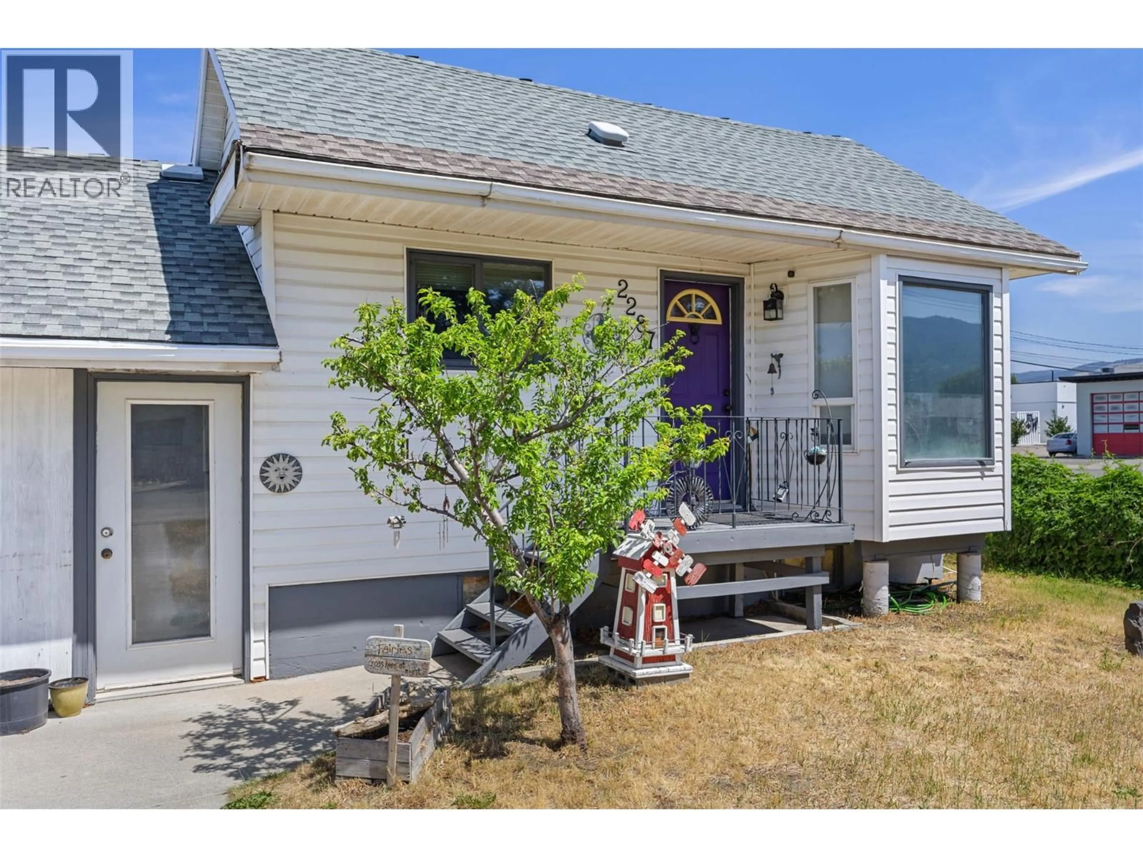 Home with vinyl exterior material, street for 2287 GRANITE AVENUE, Merritt British Columbia V1K1B8