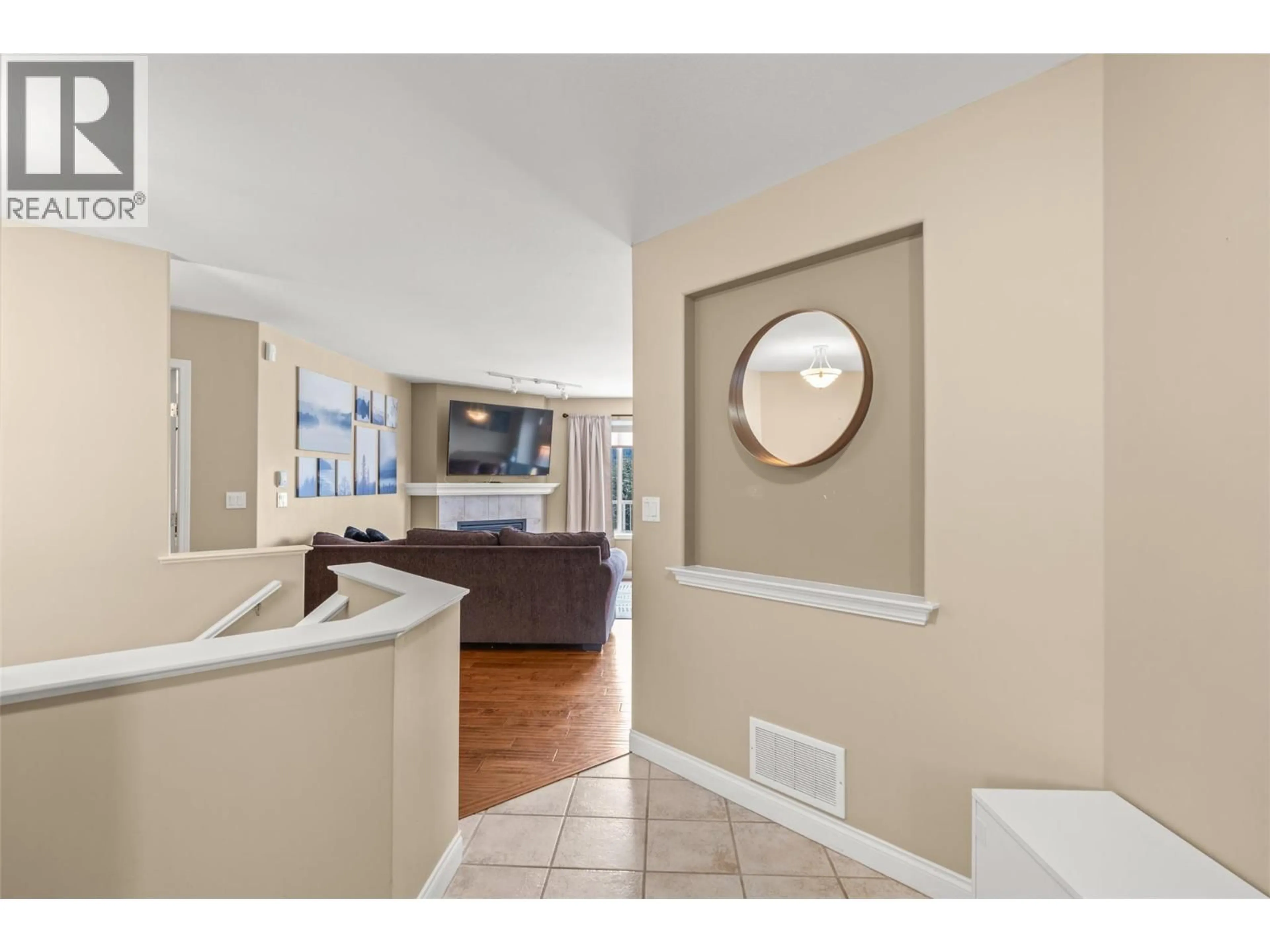 Indoor entryway for 7044 NAKISKA DRIVE, Vernon British Columbia V1B3M5