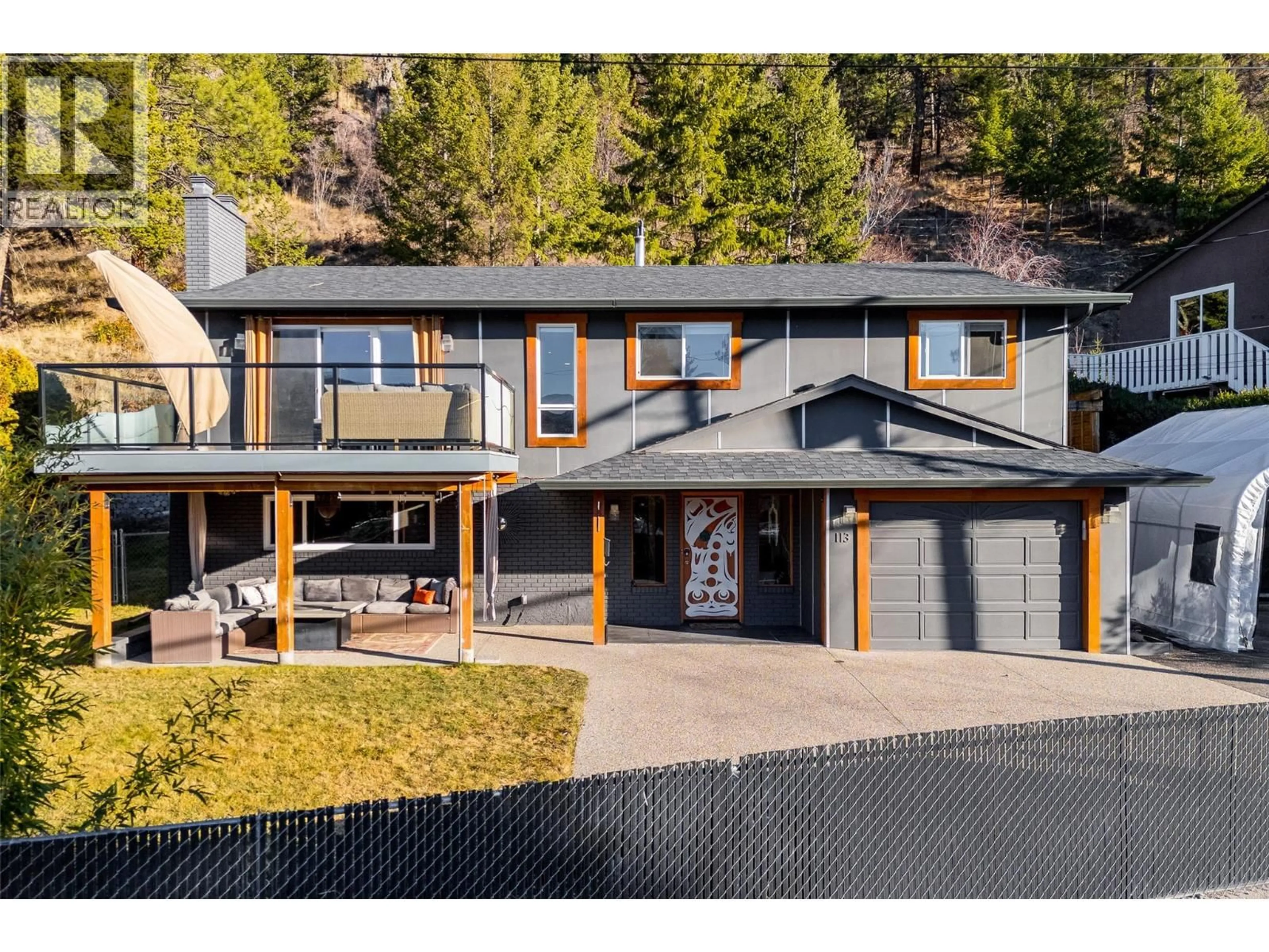 A pic from outside/outdoor area/front of a property/back of a property/a pic from drone, unknown for 113 CLIFTON ROAD, Kelowna British Columbia V1V1A3