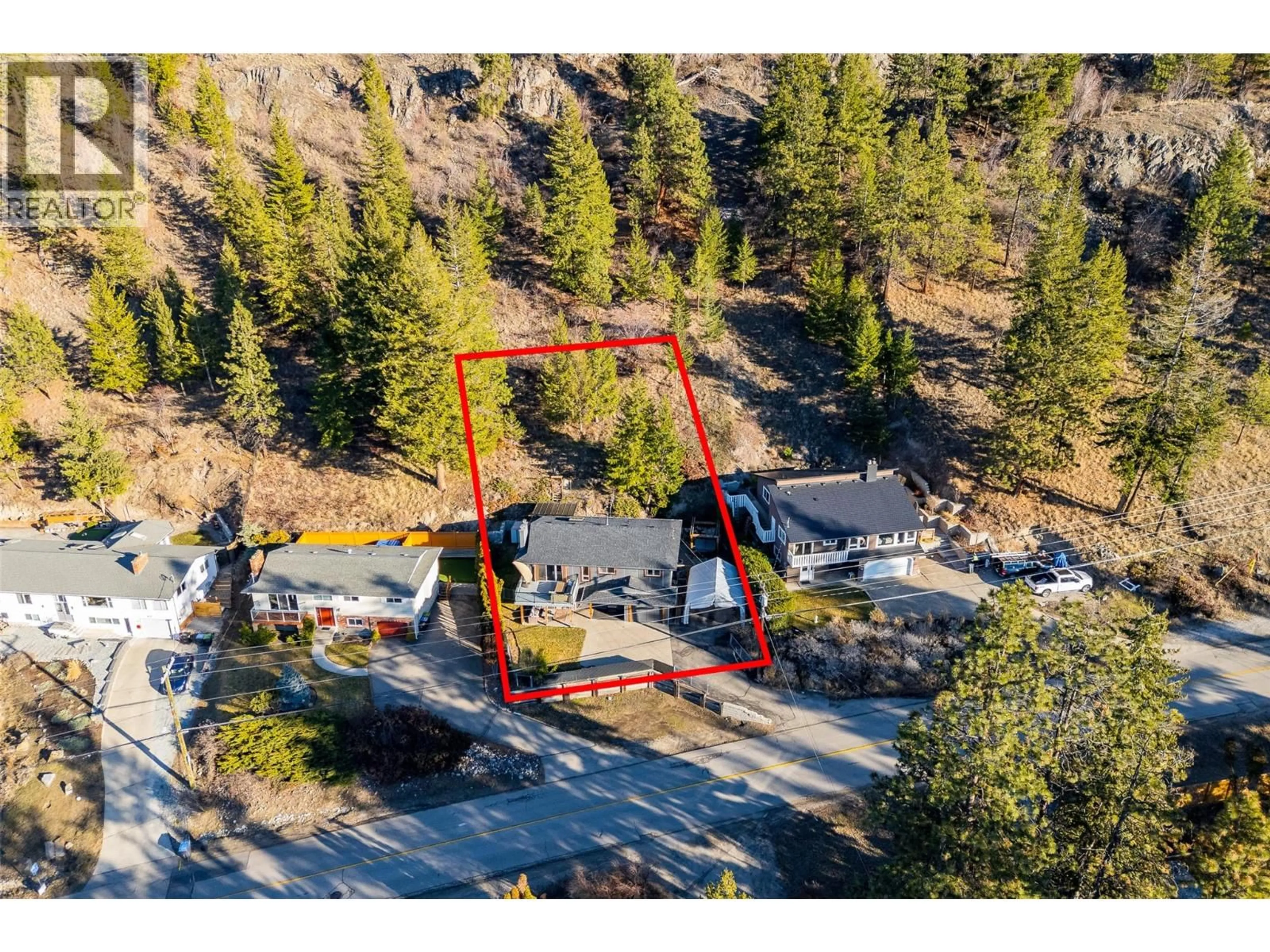 A pic from outside/outdoor area/front of a property/back of a property/a pic from drone, unknown for 113 CLIFTON ROAD, Kelowna British Columbia V1V1A3