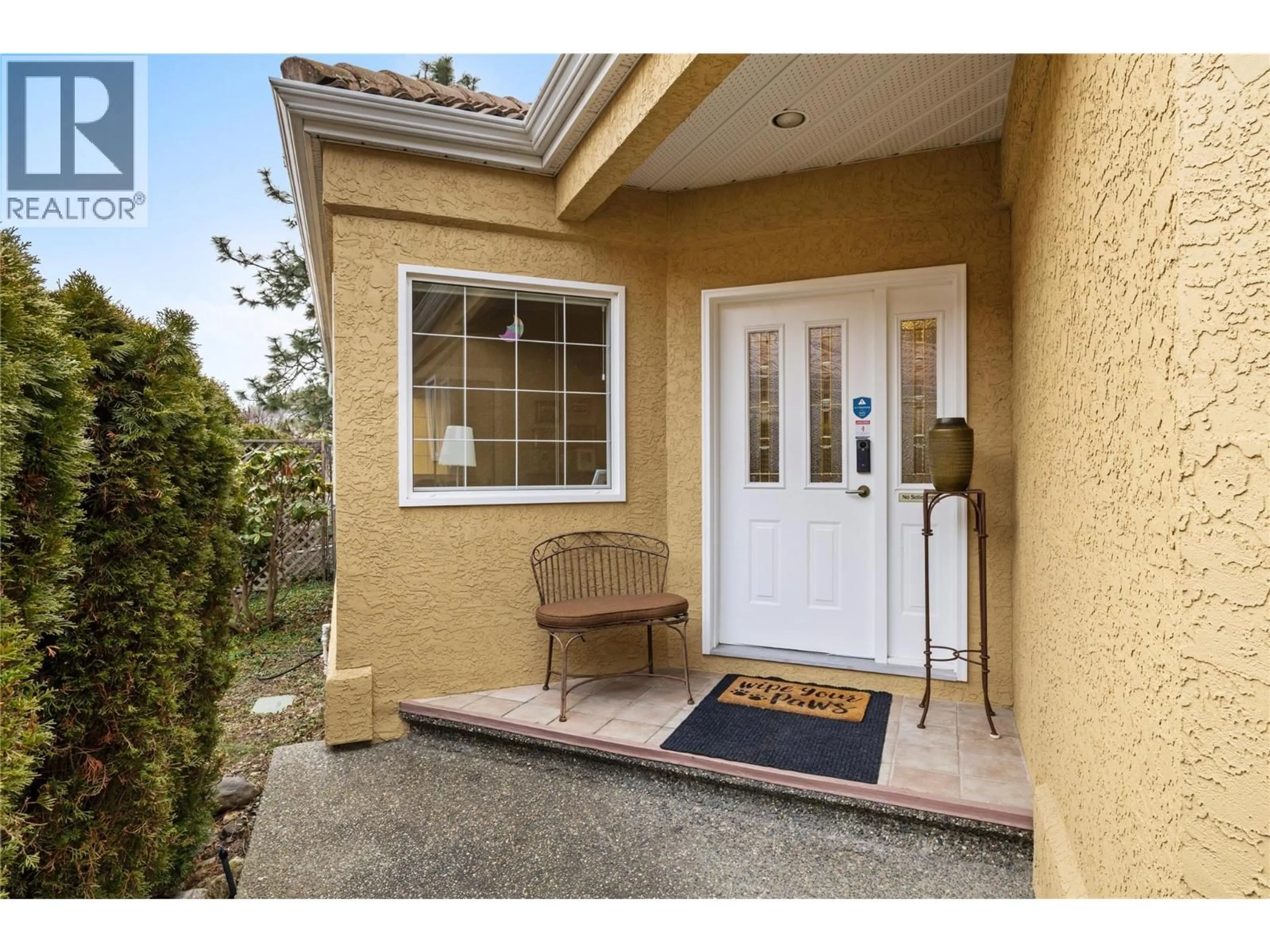 Indoor entryway for 22 - 452 GLEN PINE COURT, Kelowna British Columbia V1V1W7
