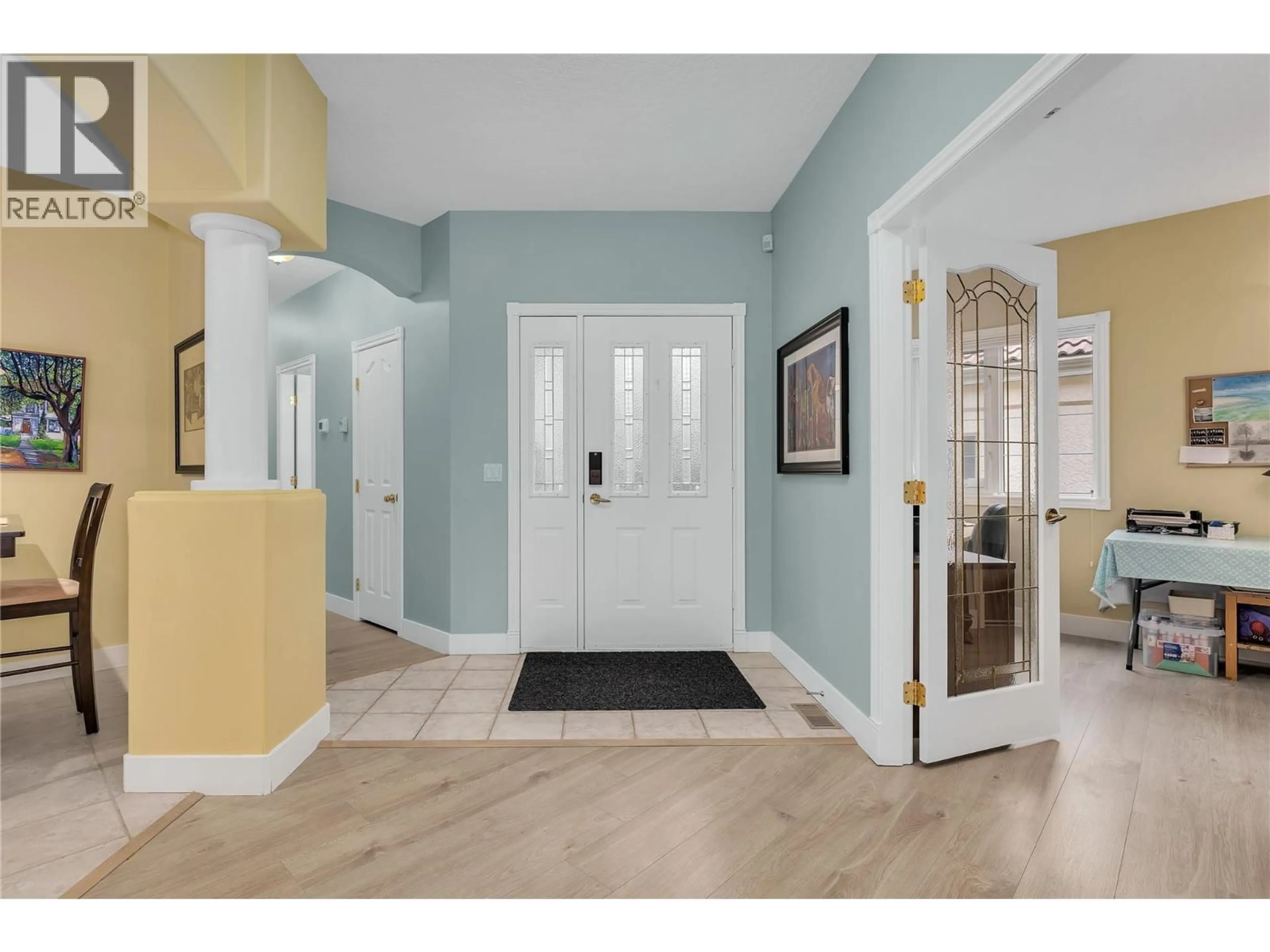 Indoor entryway for 22 - 452 GLEN PINE COURT, Kelowna British Columbia V1V1W7