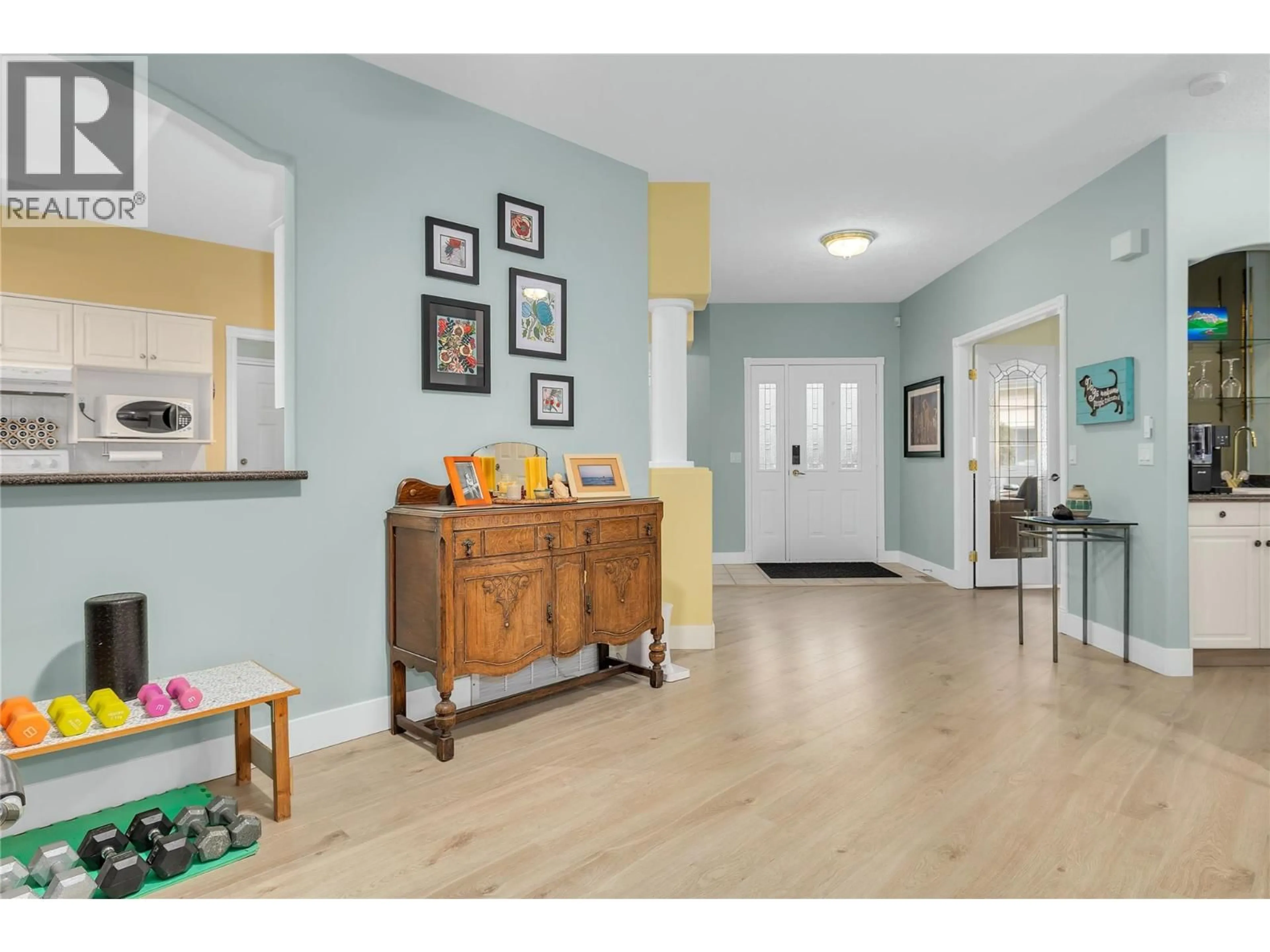 Indoor entryway for 22 - 452 GLEN PINE COURT, Kelowna British Columbia V1V1W7