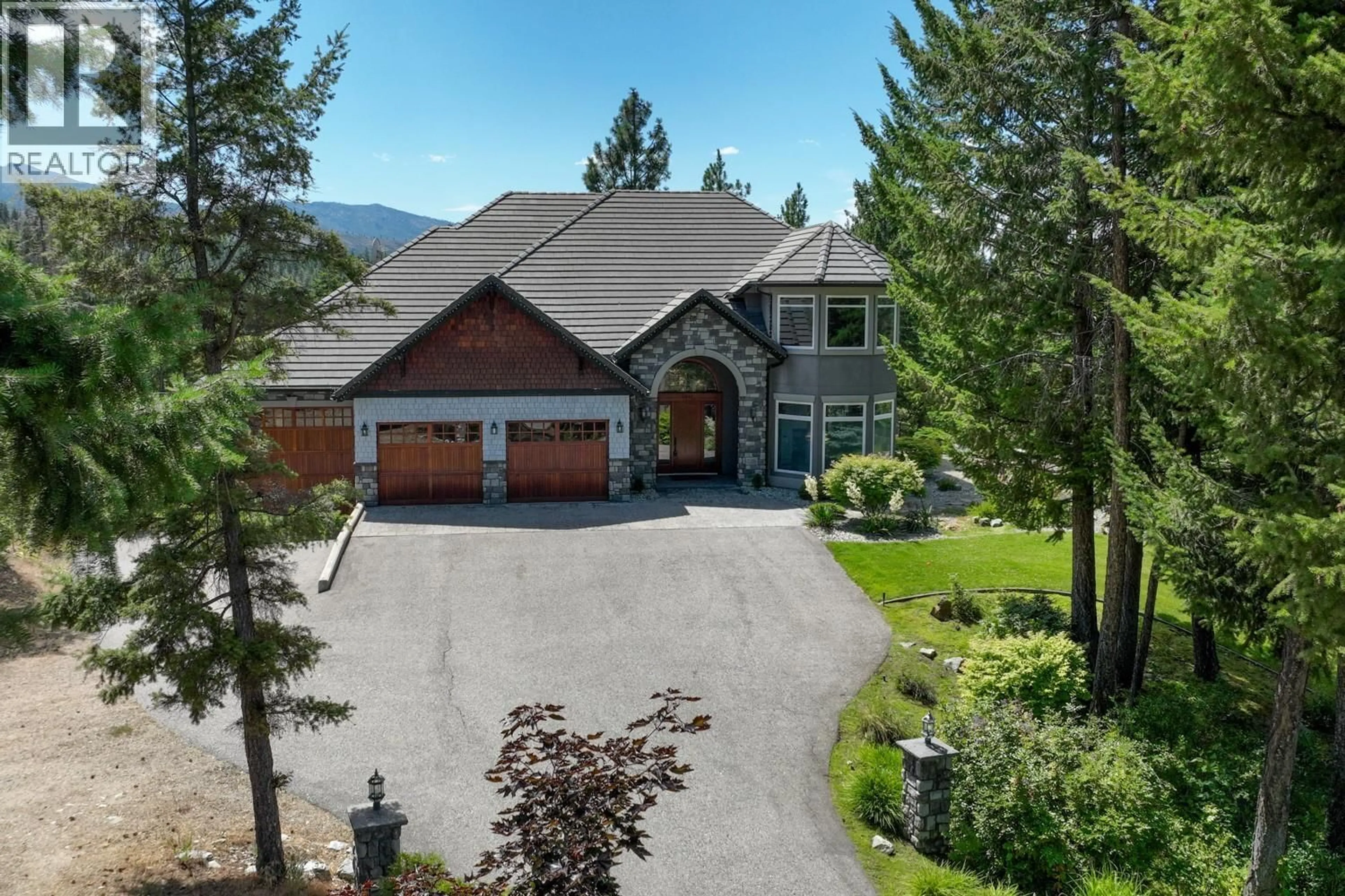 A pic from outside/outdoor area/front of a property/back of a property/a pic from drone, mountain view for 2615 HARVARD ROAD, Kelowna British Columbia V1W4C2