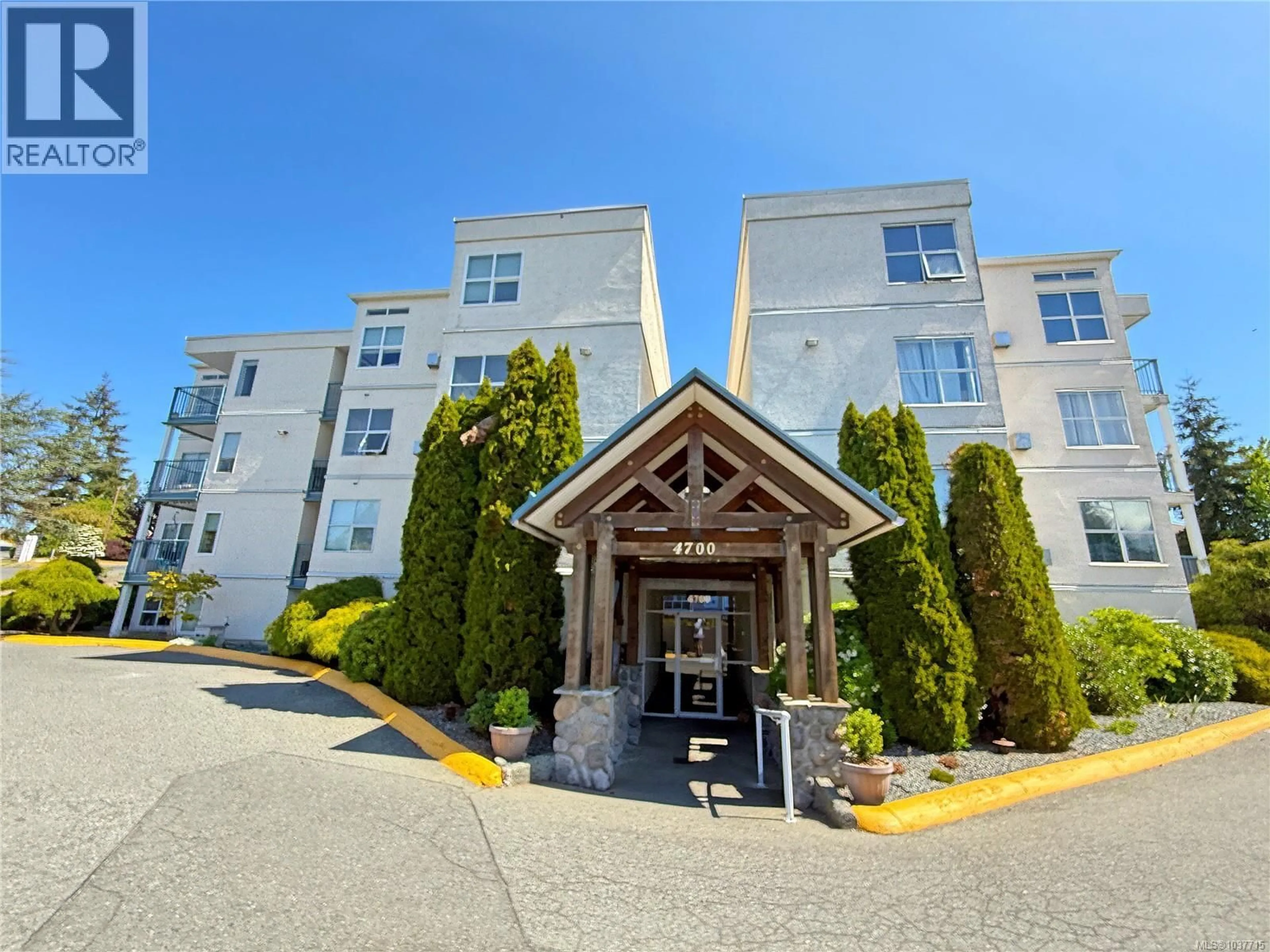 Indoor foyer for 103 - 4700 UPLANDS DRIVE, Nanaimo British Columbia V9T5V1
