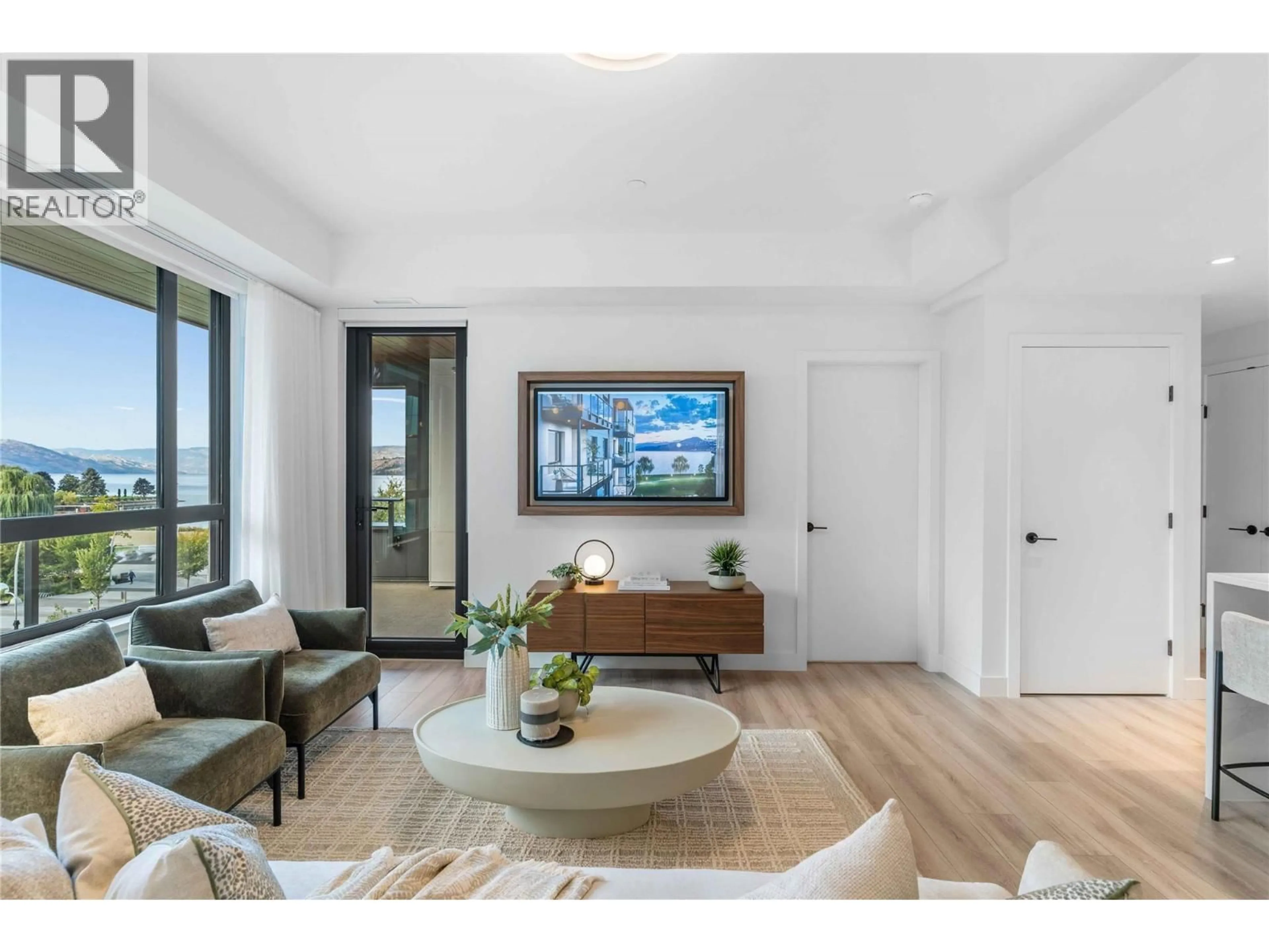 Living room with furniture, unknown for 515 - 3051 ABBOTT STREET, Kelowna British Columbia V1Y0P1