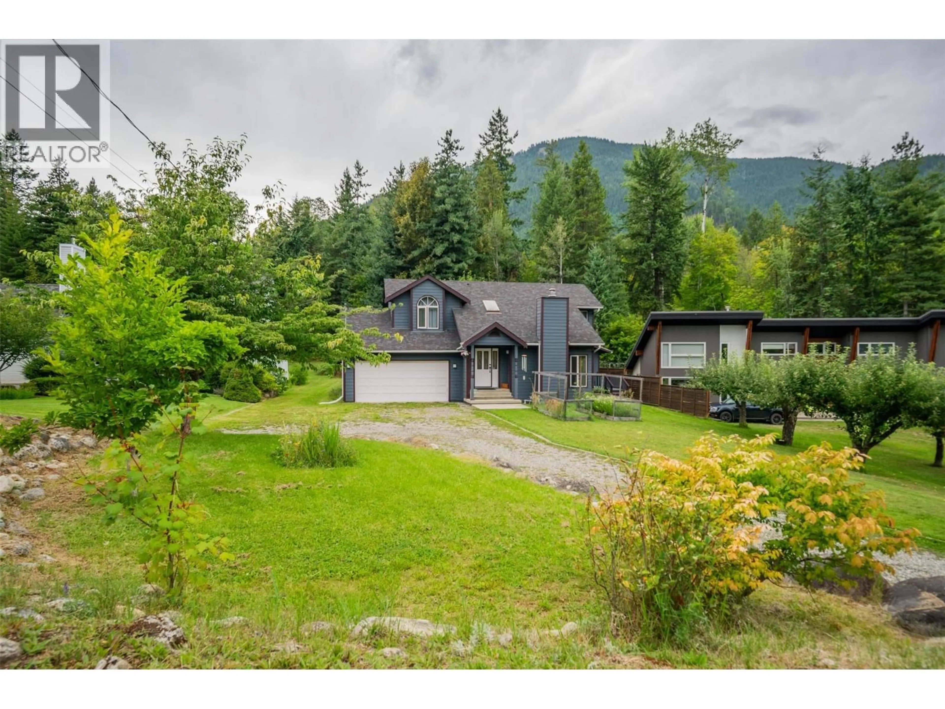 A pic from outside/outdoor area/front of a property/back of a property/a pic from drone, mountain view for 611 7TH STREET, Kaslo British Columbia V0G1M0