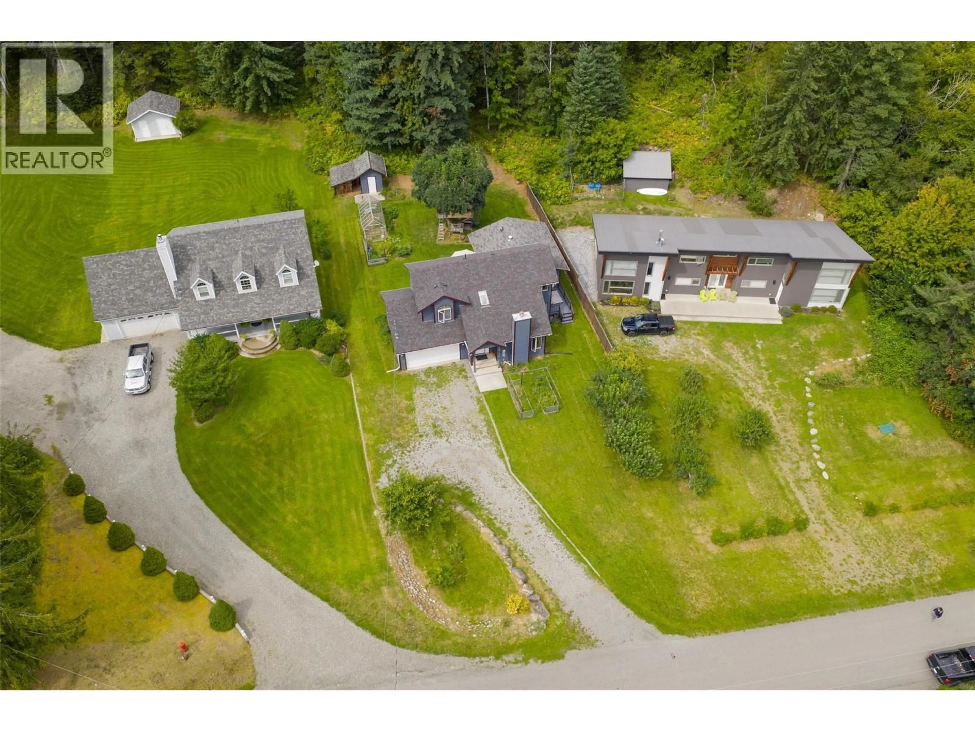 A pic from outside/outdoor area/front of a property/back of a property/a pic from drone, unknown for 611 7TH STREET, Kaslo British Columbia V0G1M0