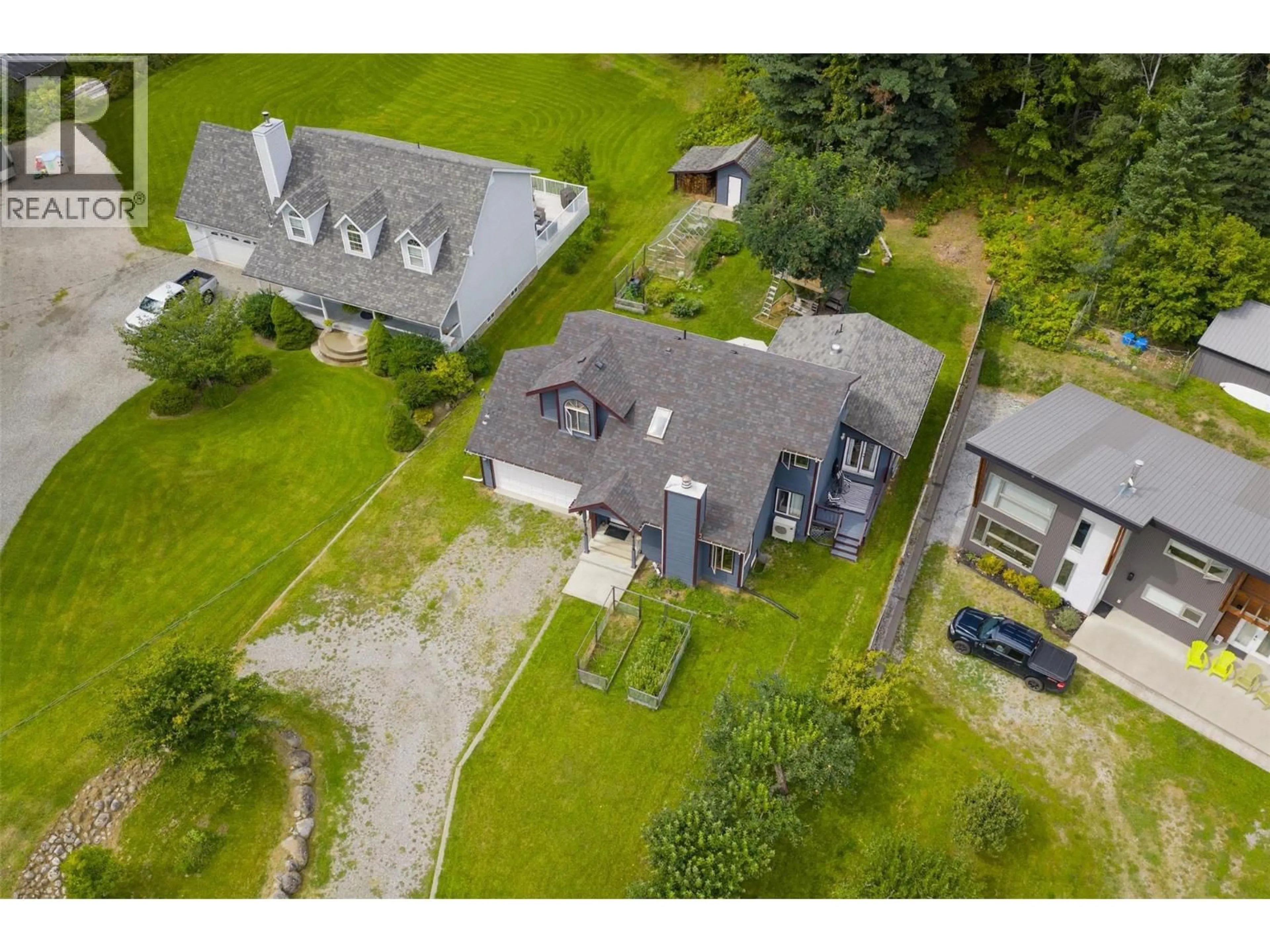 A pic from outside/outdoor area/front of a property/back of a property/a pic from drone, street for 611 7TH STREET, Kaslo British Columbia V0G1M0