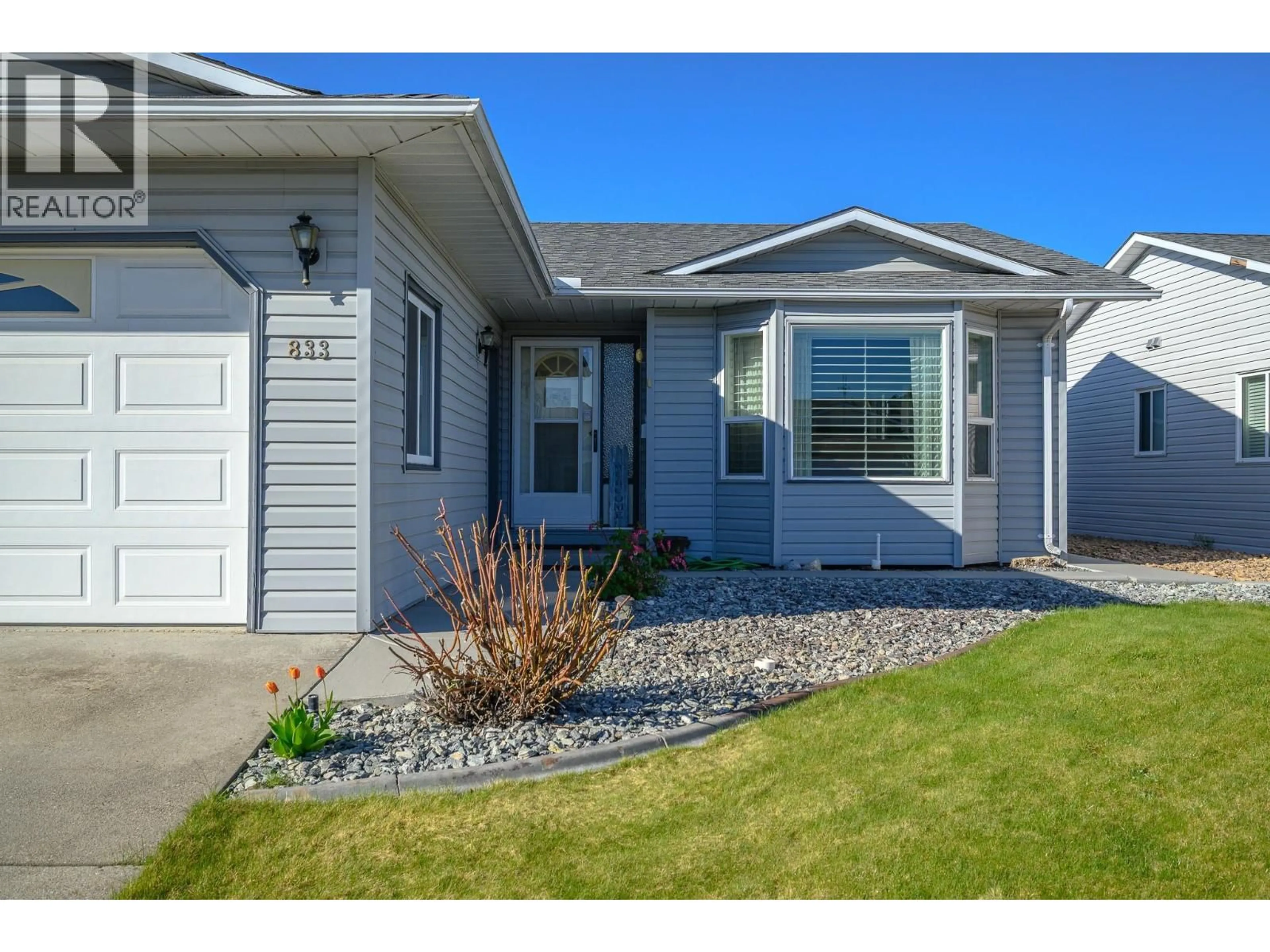 Home with vinyl exterior material, street for 833 8 AVENUE, Vernon British Columbia V1H1Z1