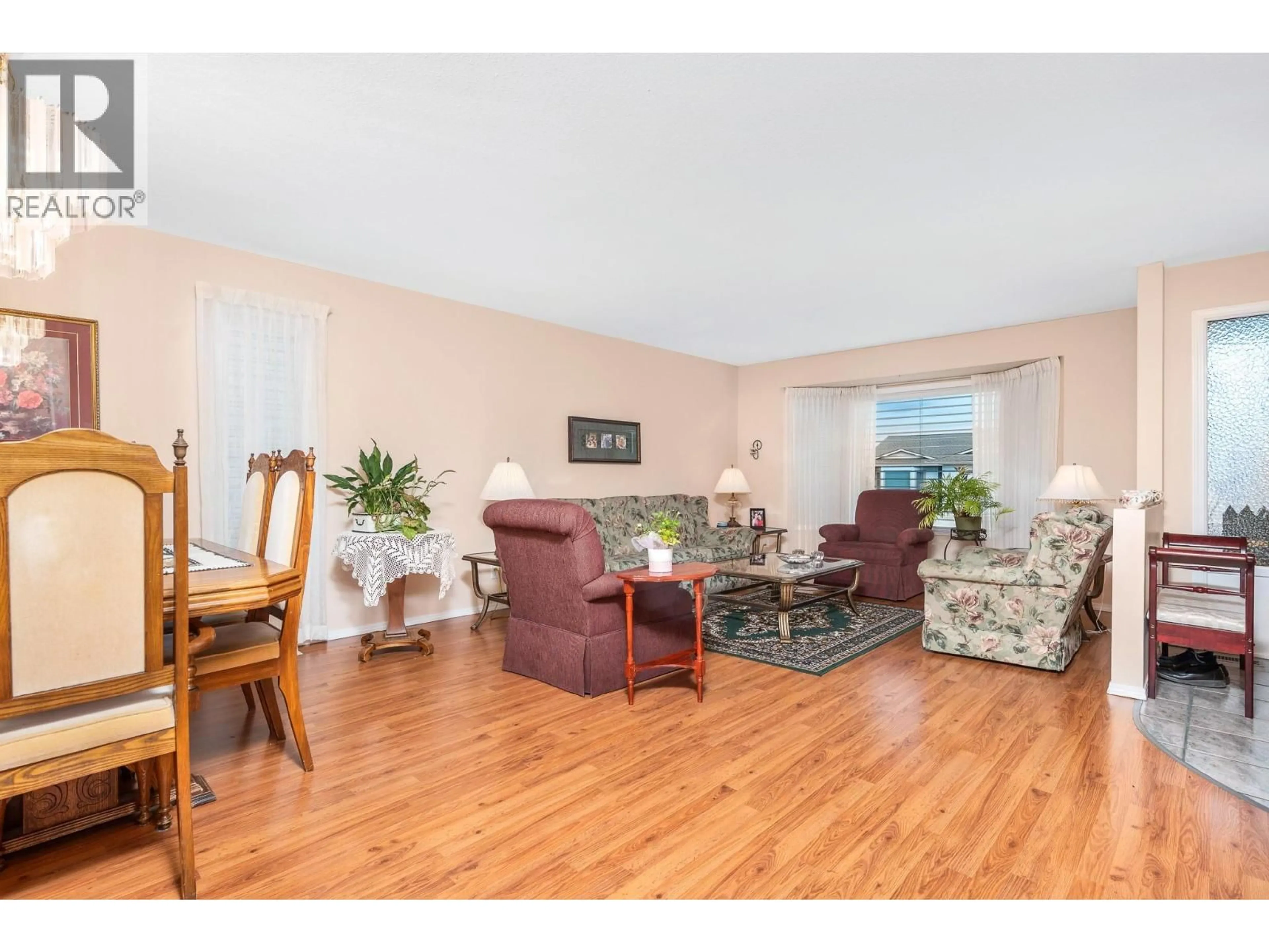 Living room with furniture, wood/laminate floor for 833 8 AVENUE, Vernon British Columbia V1H1Z1