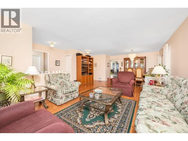 833 8 AVENUE, Vernon 5