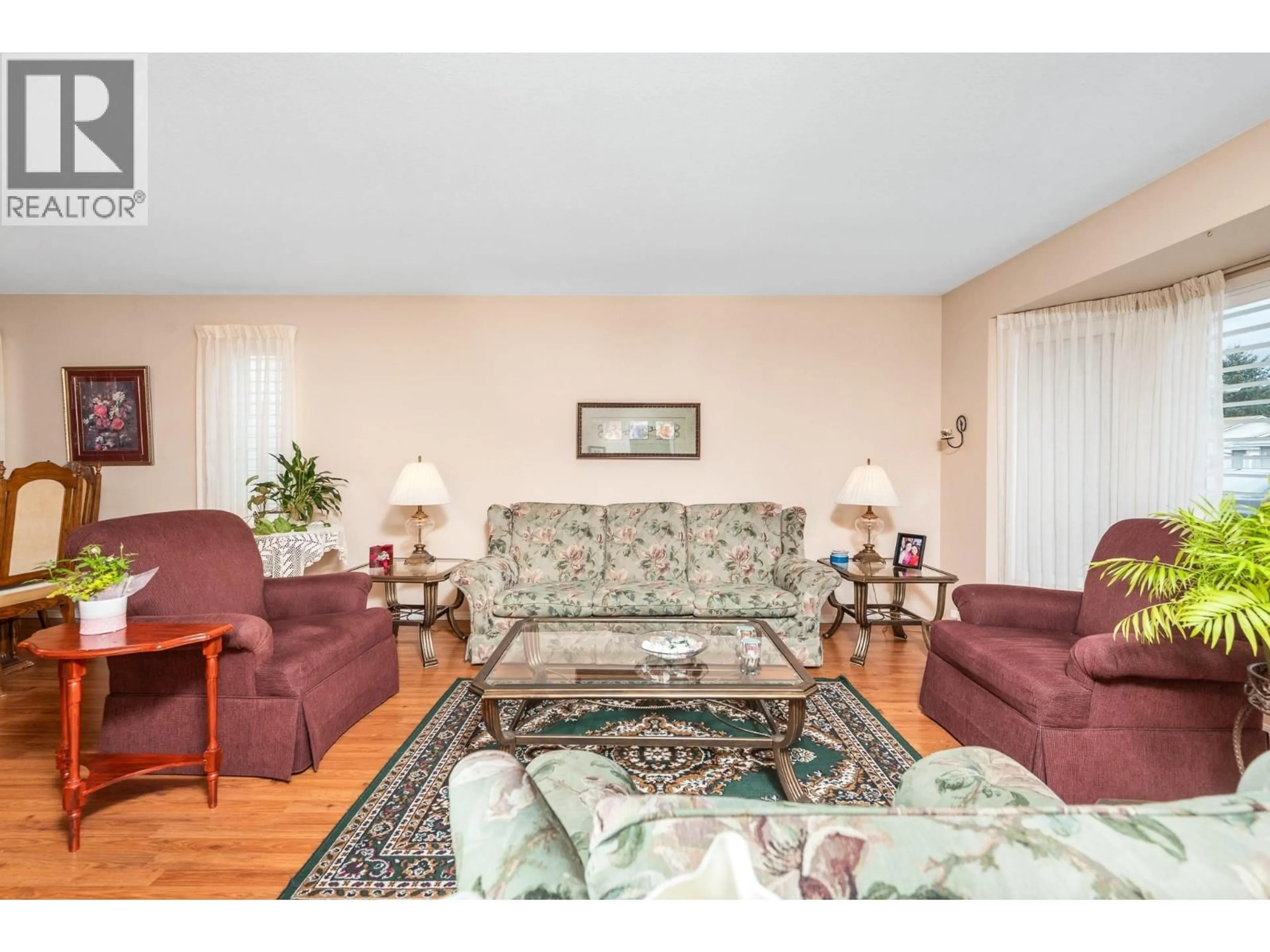 Living room with furniture, unknown for 833 8 AVENUE, Vernon British Columbia V1H1Z1