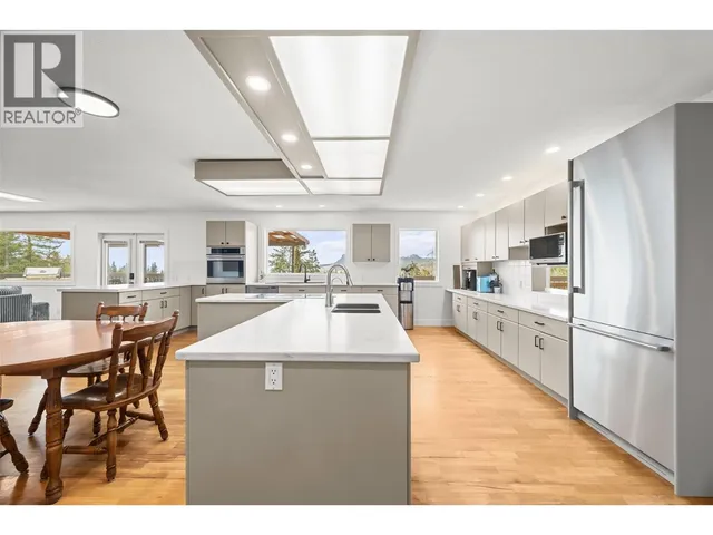 1618 HUCKLEBERRY ROAD, Kelowna 4