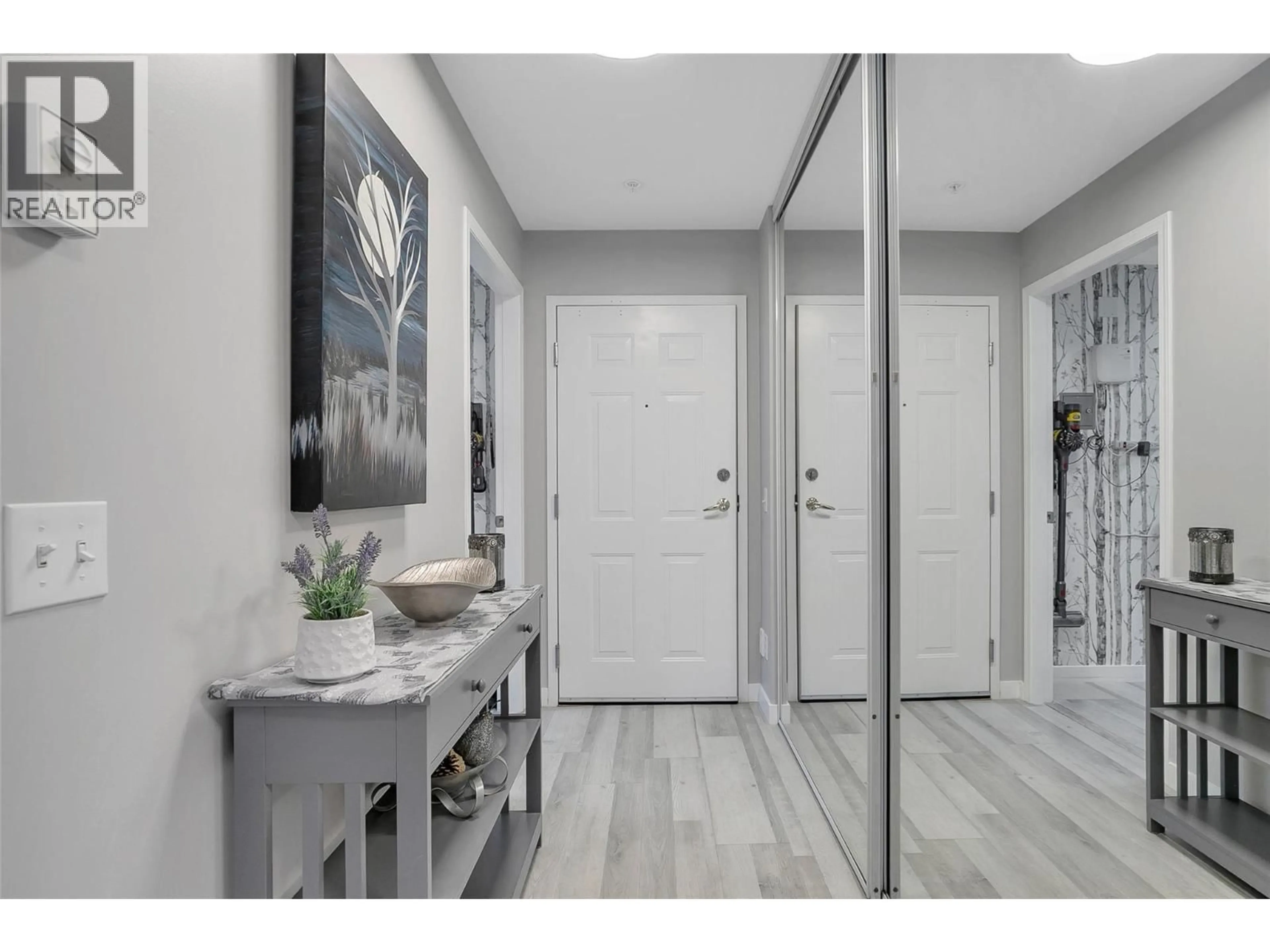 Indoor entryway for 309 - 920 SASKATOON ROAD, Kelowna British Columbia V1X7P8