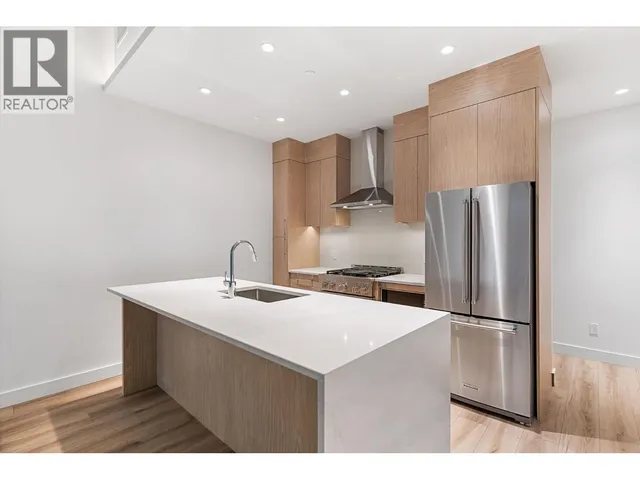 3071 ABBOTT STREET, Kelowna 3