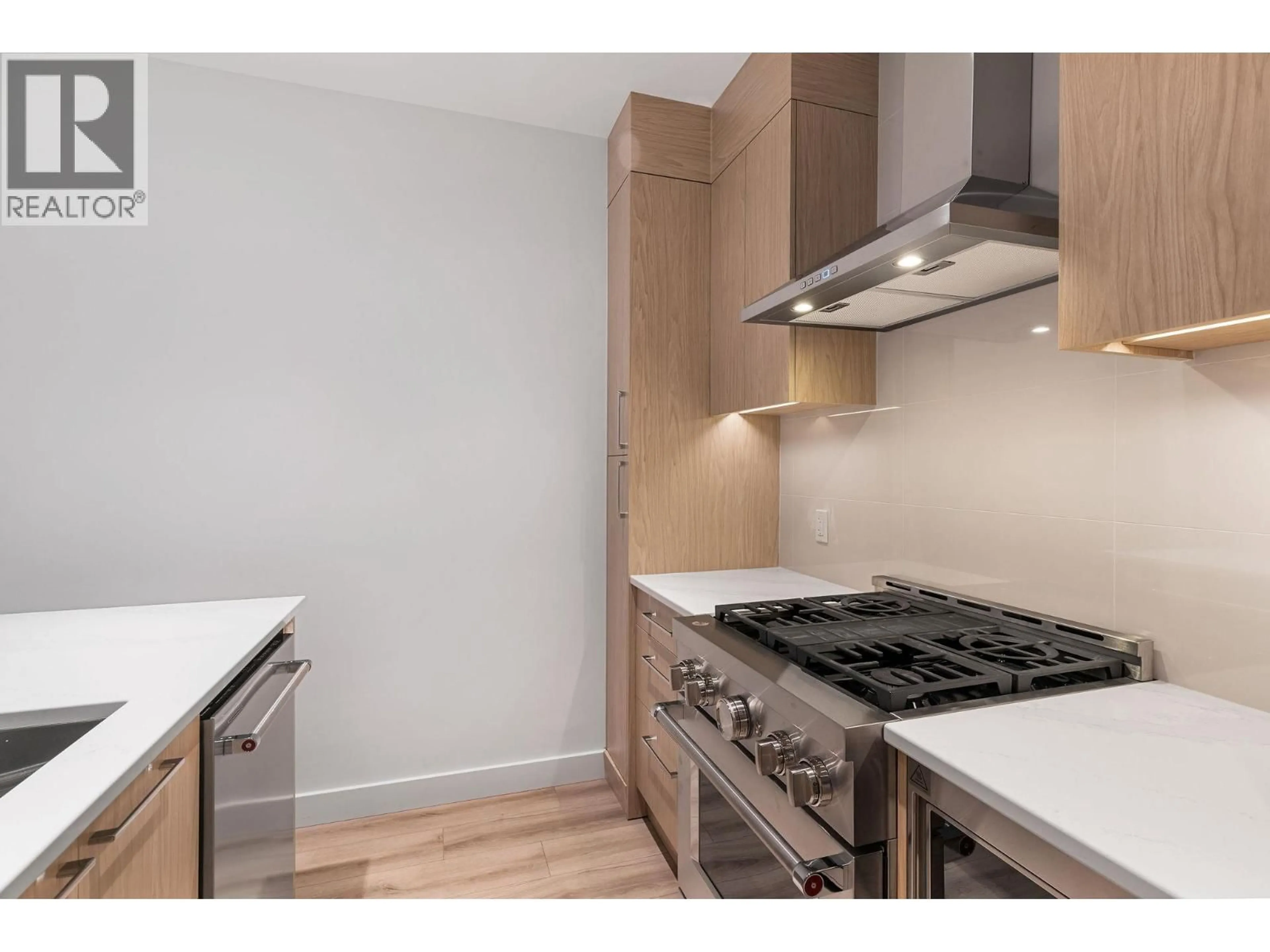 Standard kitchen, wood/laminate floor for 3071 ABBOTT STREET, Kelowna British Columbia V1Y0P3