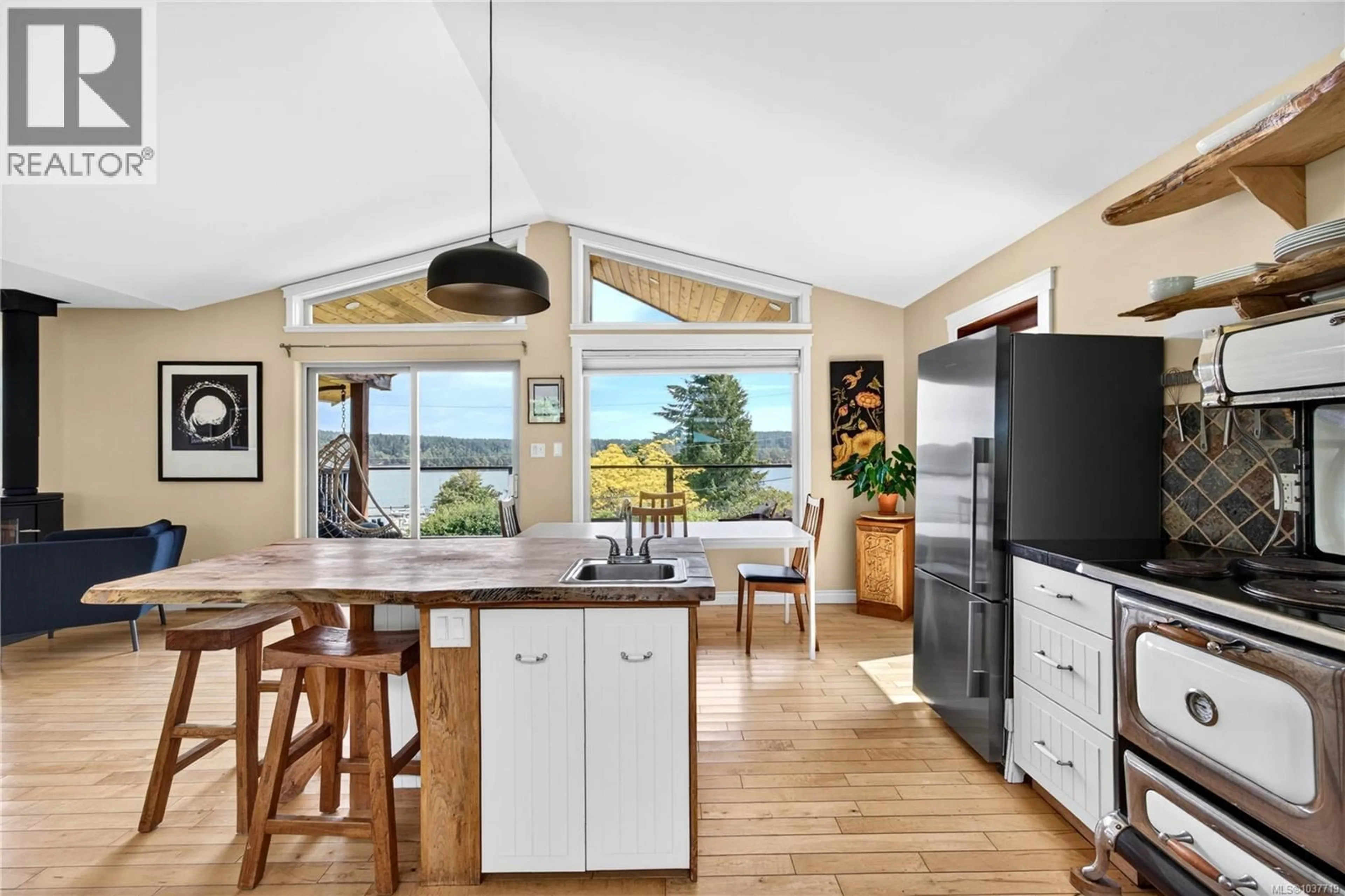Open concept kitchen, ceramic/tile floor for 144 DOUGLAS ROAD, Salt Spring British Columbia V8K2J2
