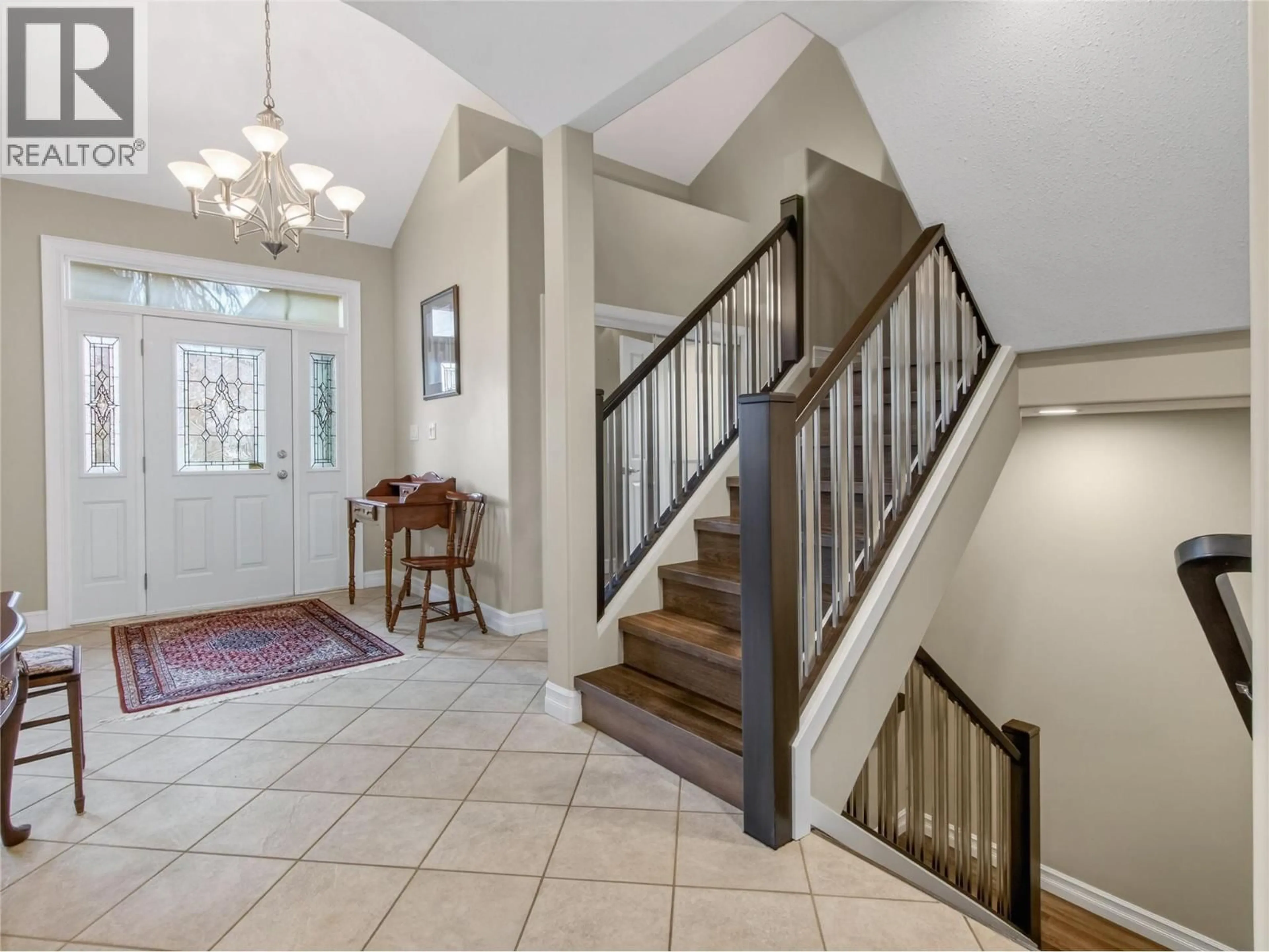 Indoor foyer for 4005 LOBELIA DRIVE, Osoyoos British Columbia V0H1V1