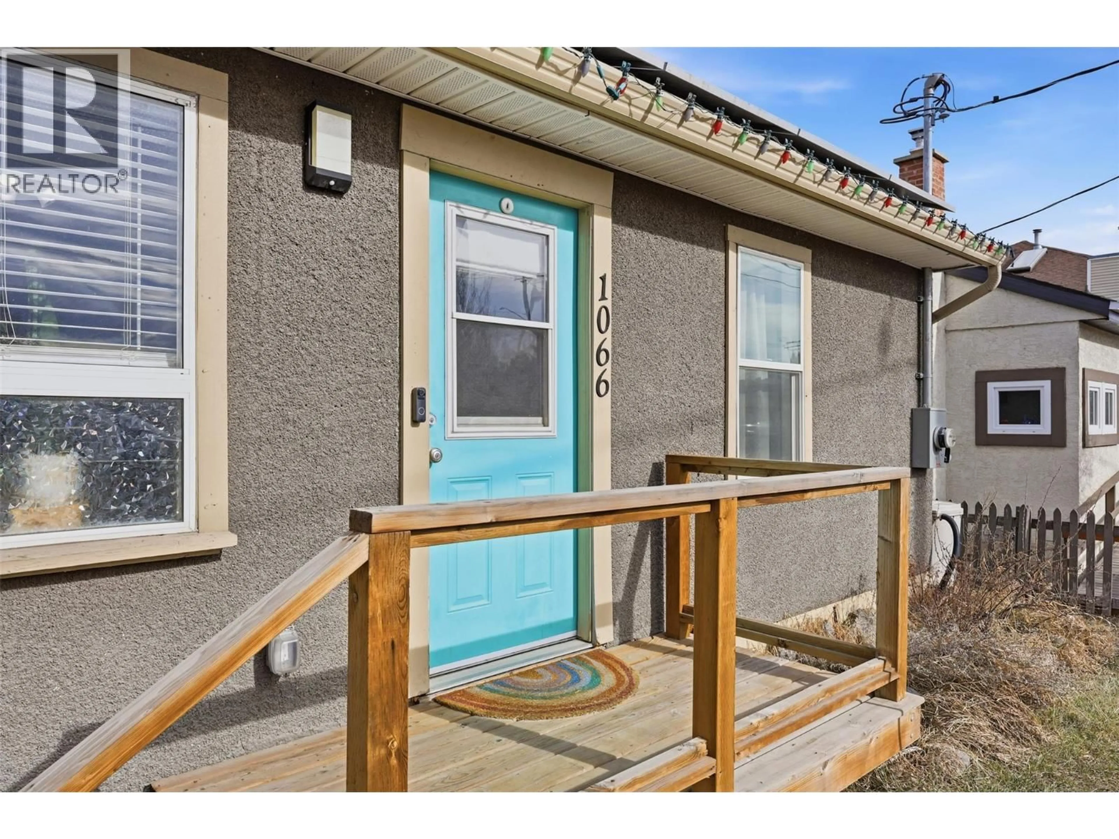 Indoor entryway for 1066 WESTMINSTER AVENUE, Kamloops British Columbia V2B1P2