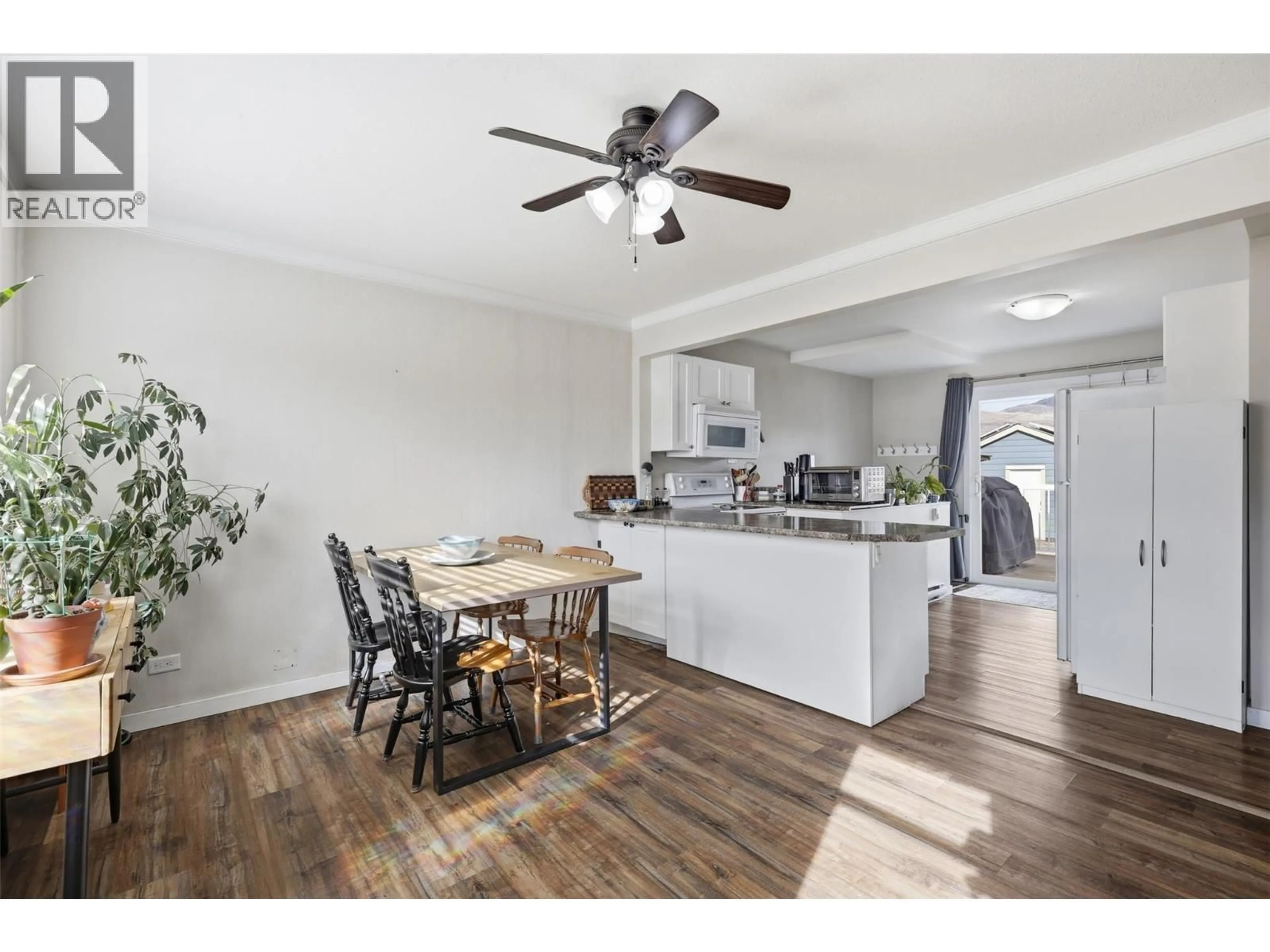 Open concept kitchen, wood/laminate floor for 1066 WESTMINSTER AVENUE, Kamloops British Columbia V2B1P2