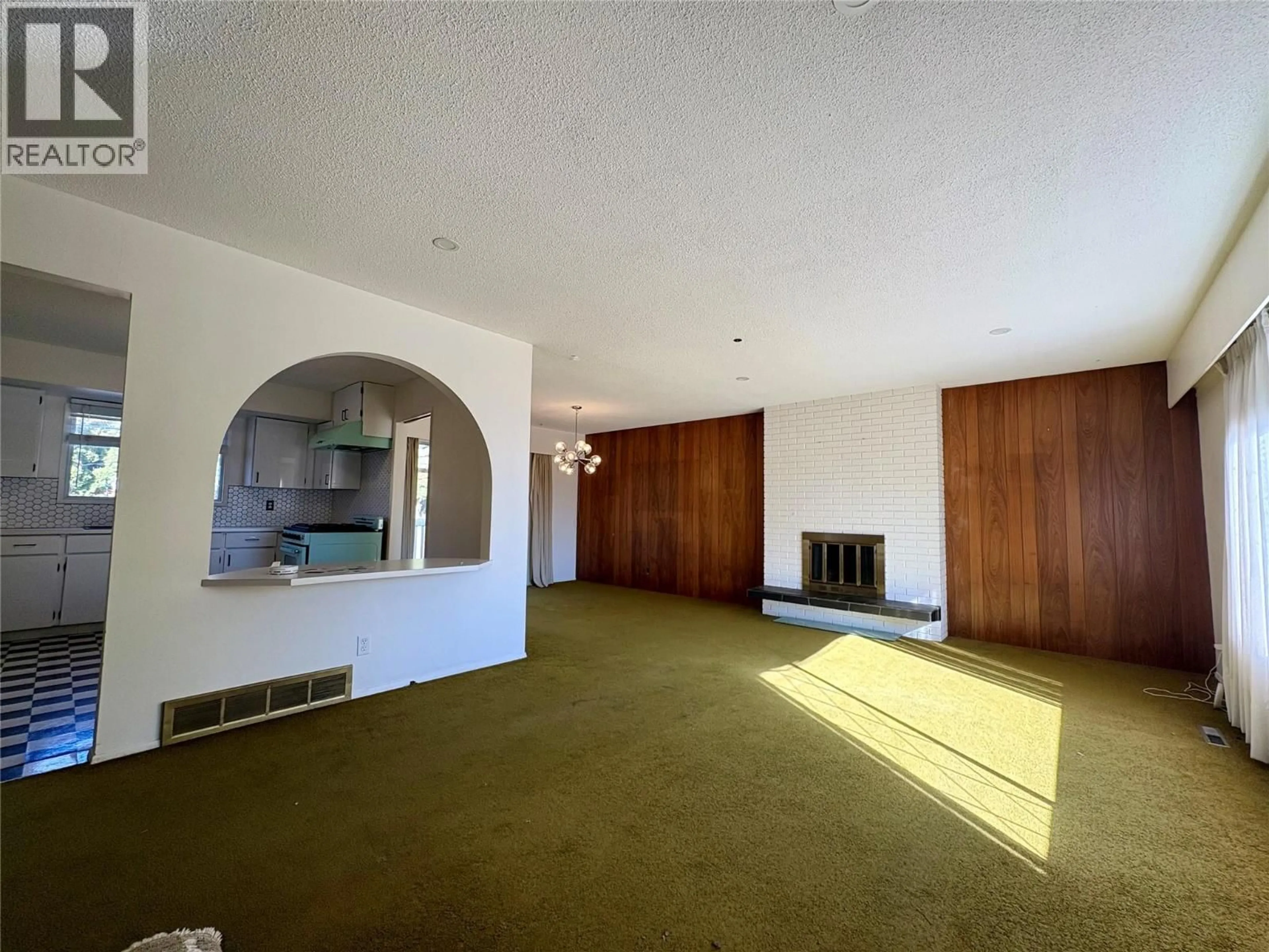 A pic of a room for 1738 SMITHSON DRIVE, Kelowna British Columbia V1Y4E3