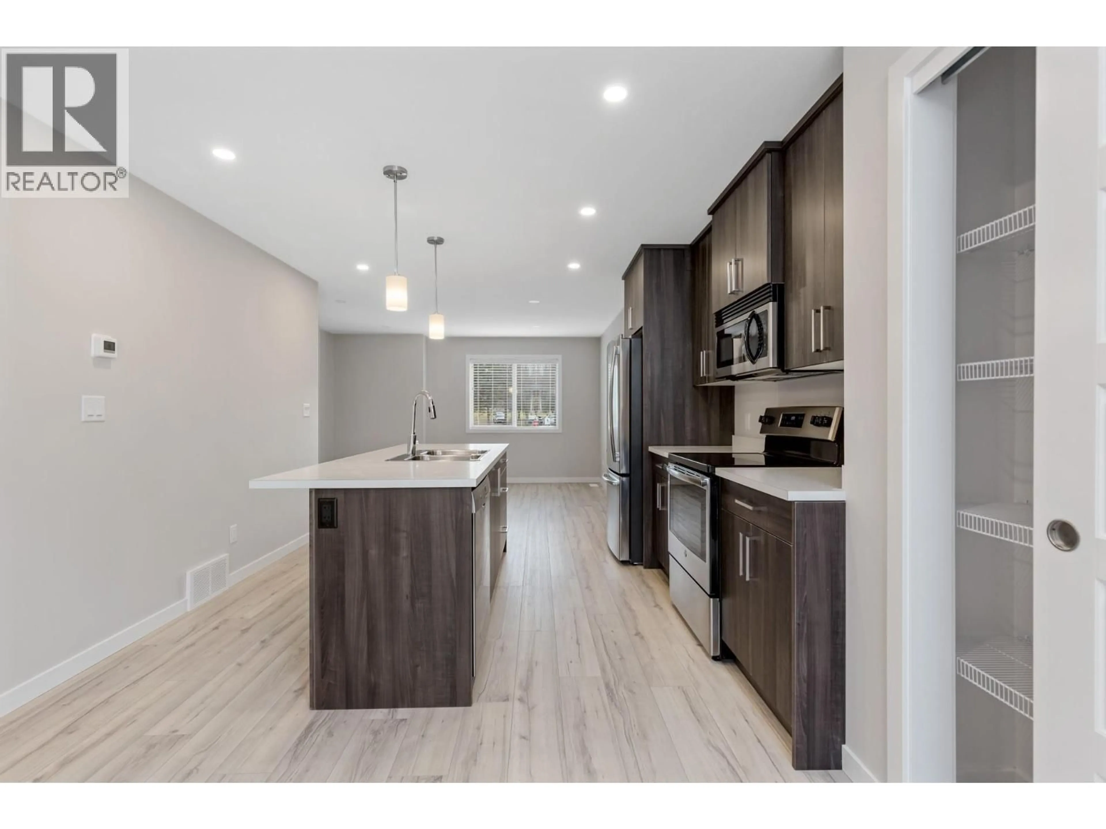Open concept kitchen, wood/laminate floor for 1 - 2081 11 AVENUE NORTHEAST, Salmon Arm British Columbia V1E0G1