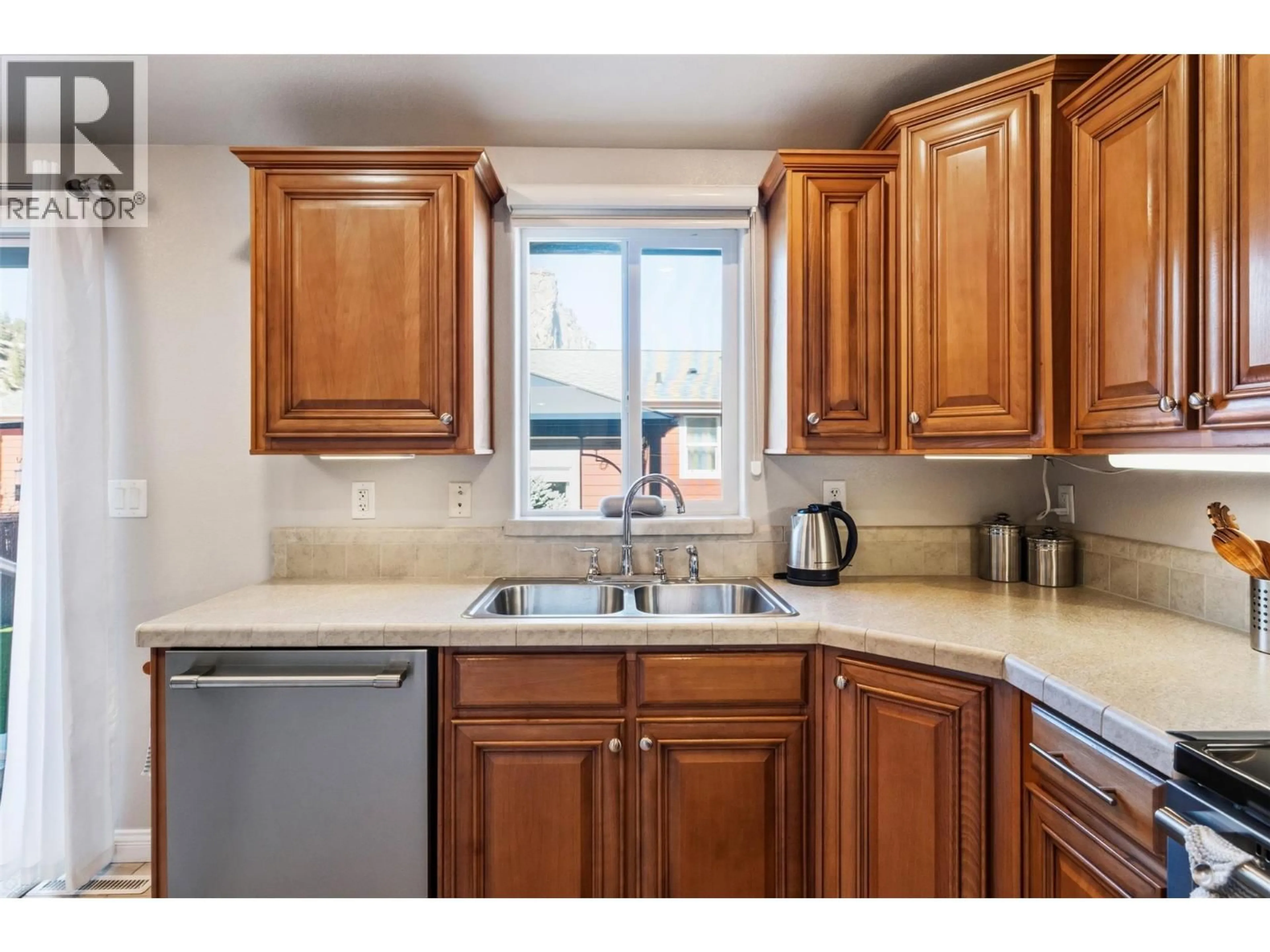 Standard kitchen, ceramic/tile floor for 73 - 8300 GALLAGHER LAKE FRONTAGE ROAD, Oliver British Columbia V0H1T2